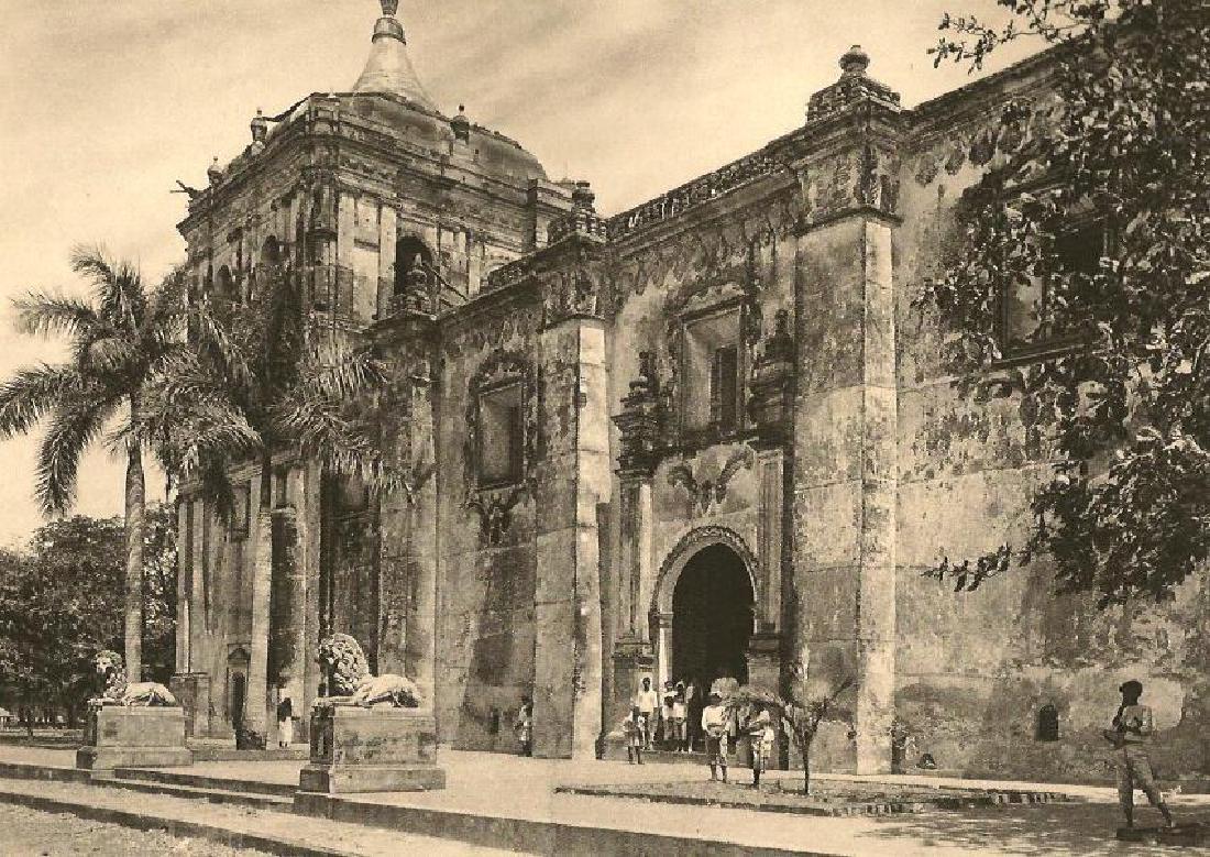 Brehme, Hugo - The Cathedral de Leon: 1931 Sheet fed Copper plate gravure printed in Berlin image size 8.25 x 5.75 in. No Reserve: This lot starts at $1 and has no reserve as a courtesy so that collectors can determine the true market val