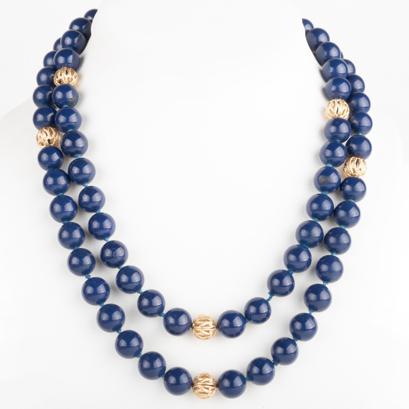 Lapis Lazuli and Gold Bead Necklace: Lapis Lazuli and Gold Bead Necklace 36 in., 33.8 dwts. p> Property form the Estate of Mrs. Stanley Krammer, Manhattan.