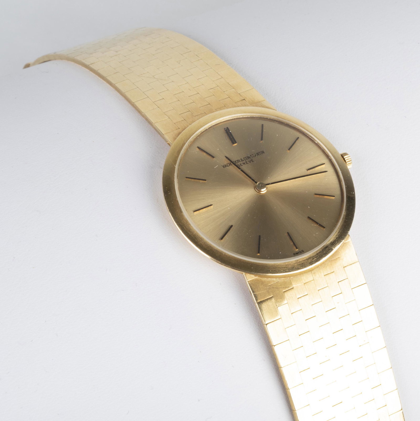Gentlemans Vacheron & Constantin 18k Gold Wristwatch: Gentlemans Vacheron & Constantin 18k Gold Wristwatch The back signed 'Vacheron et Constantin', marked '18k / 0.750' and numbered '386897 / 6351'. 45.7 dwts.Note: Designed by a private collector at Vac