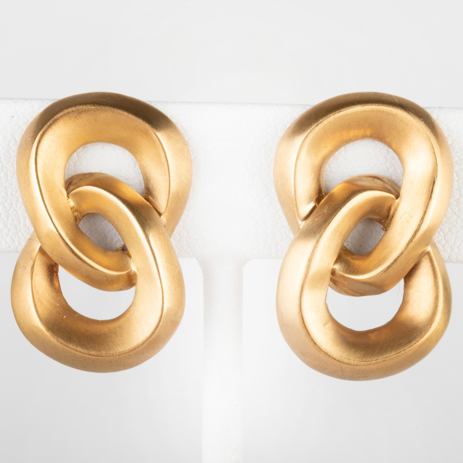 Pair of Angela Cummings 18k Gold Earclips: Pair of Angela Cummings 18k Gold Earclips Marked '1989 / Cummings / 18k'. Approx. 1 in., 9.5 dwts.