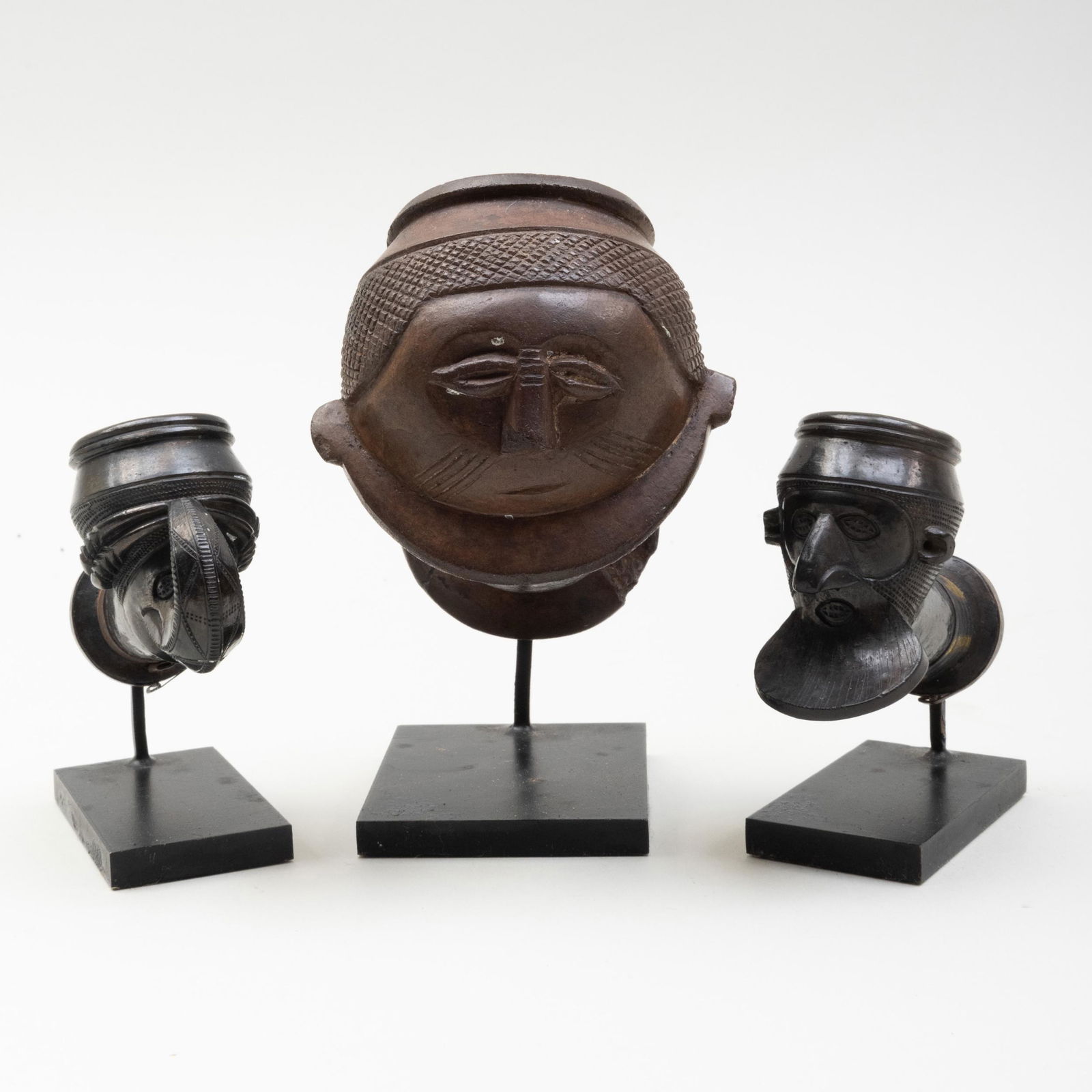 Three Democratic Republic of the Congo Pottery Pipe: Three Democratic Republic of the Congo Pottery Pipe Bowls, Bayaka Each raised on stands, the largest