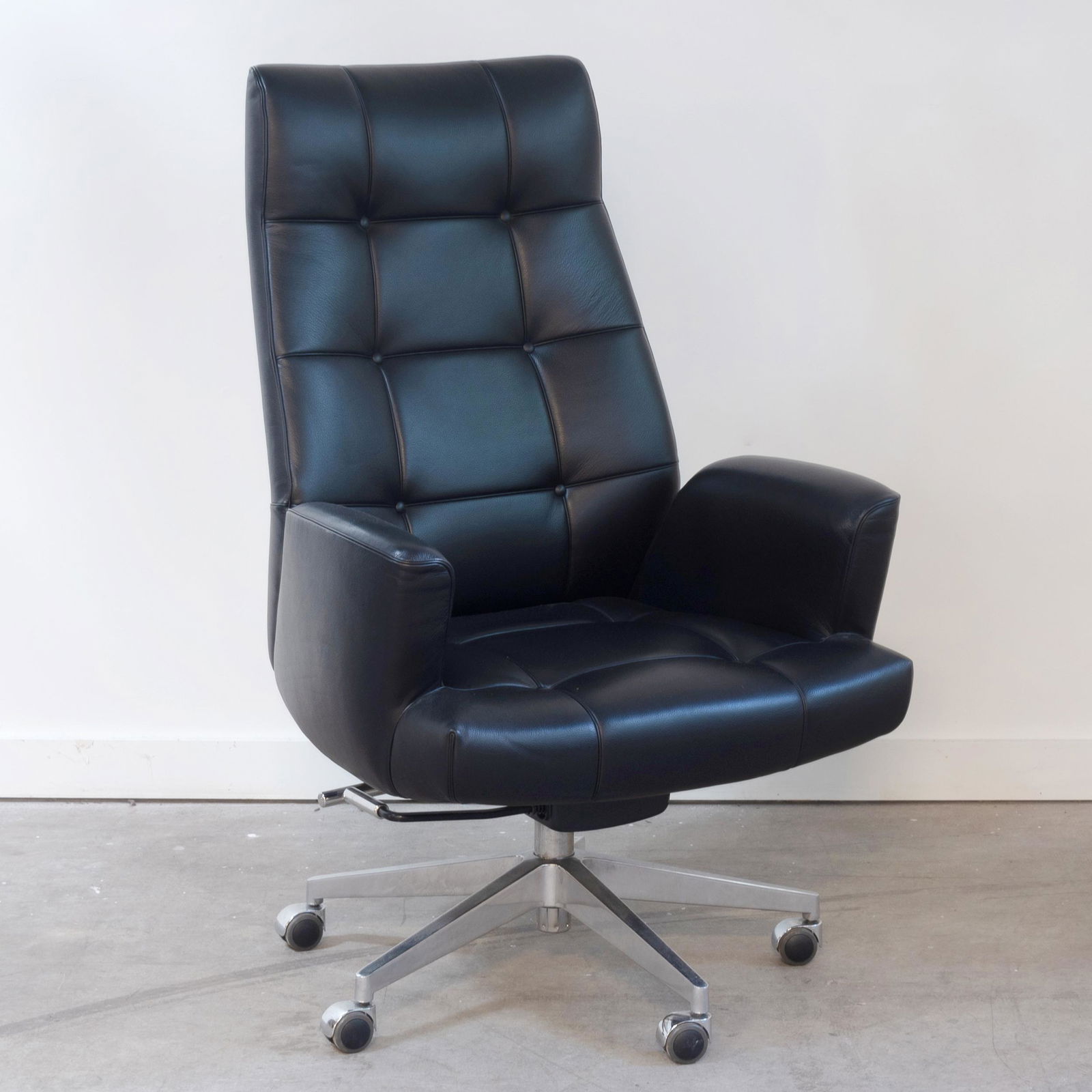 De Sede Metal and Leather 'DS-257' Desk Chair: De Sede Metal and Leather 'DS-257' Desk Chair 44 3/4 x 28 1/2 x 24 in.