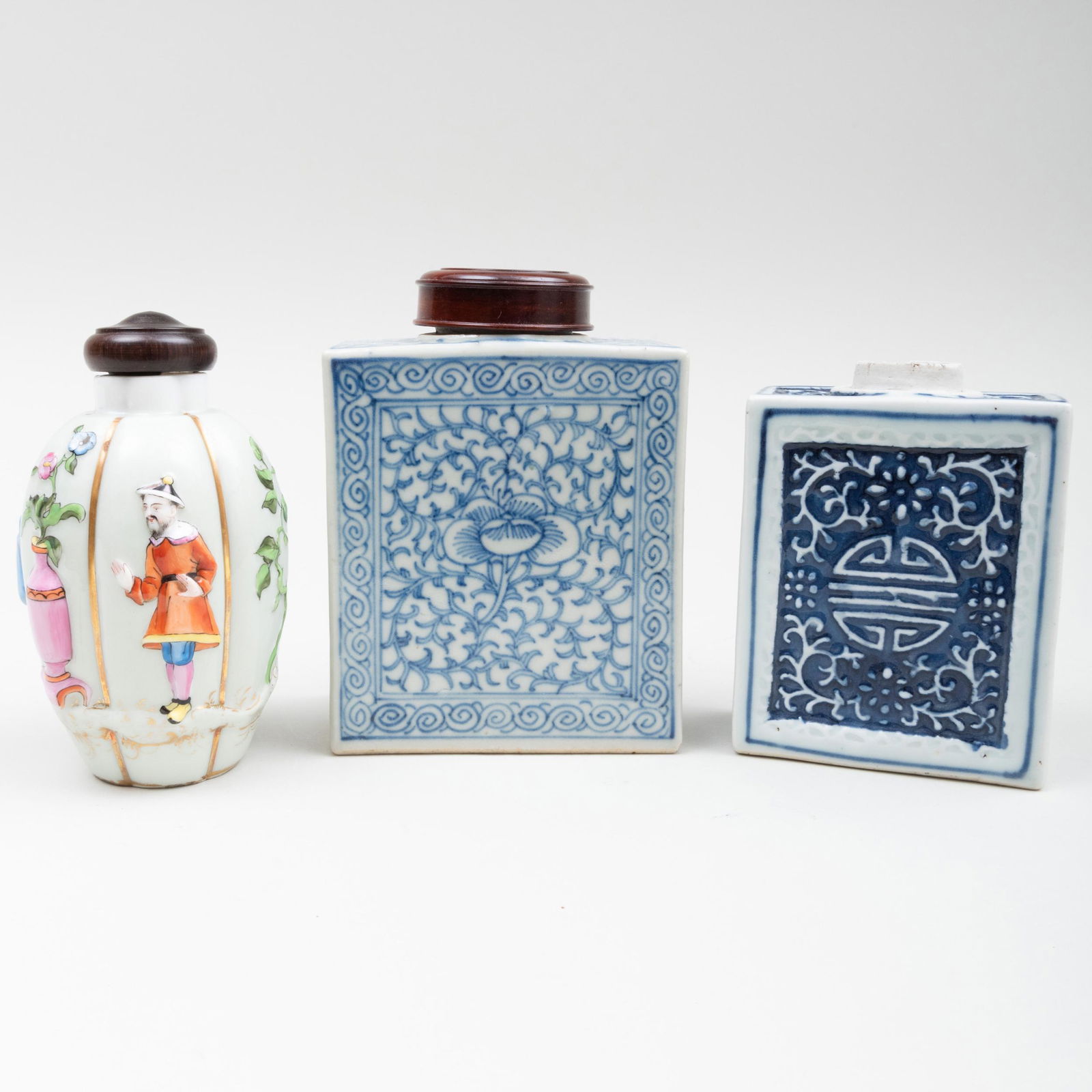 Group of Three Chinese Export Porcelain Tea Caddies (1 of 8)