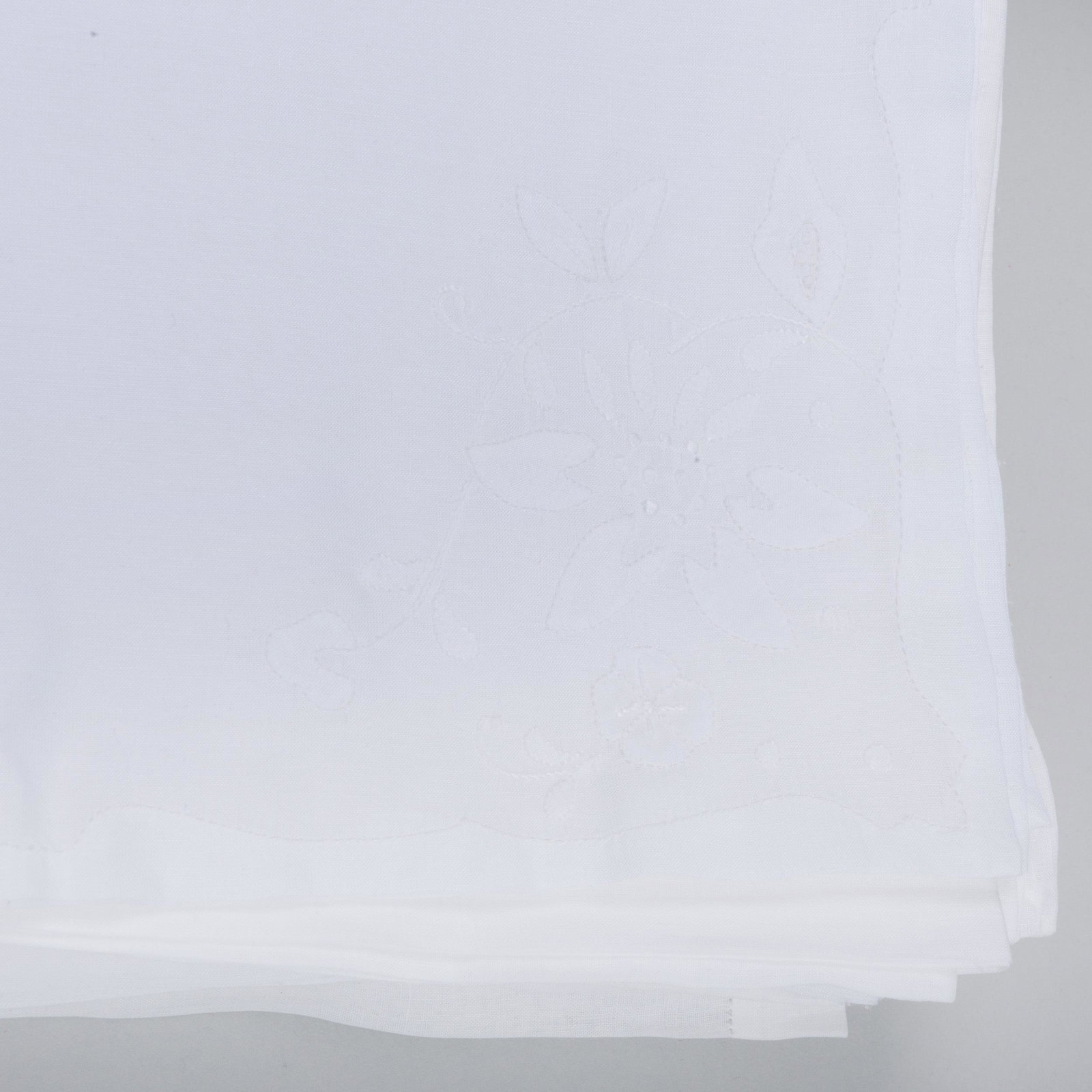 Group of Three Tablecloths and Two Sets of Napkins: Group of Three Tablecloths and Two Sets of Napkins Comprising: A tablecloth, 90 x 132 in. Two tablecloths, 54 x 96 in. A set of twelve napkins, 15 x 15 in. A set of eighteen napkins, 20 x 19 in. The P