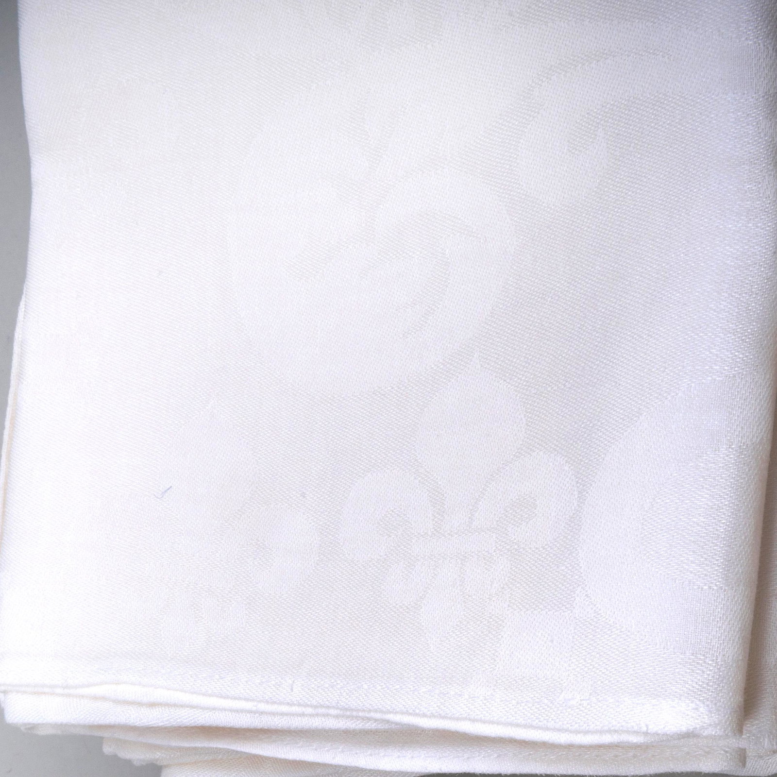 Damask Round Tablecloth and Napkins: Damask Round Tablecloth and Napkins Comprising: A tablecloth 106 in. diam. Six large dinner napkins, 36 x 36 in. Twenty dinner napkins, 22 x 22 in. The Private Collection of Jayne Wrightsman