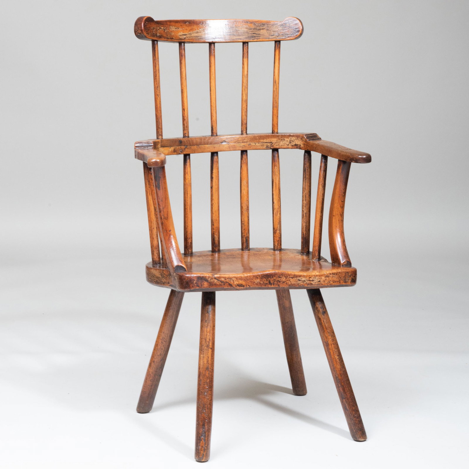 English Elmwood Comb-Back Windsor Armchair: English Elmwood Comb-Back Windsor Armchair 41 3/4 x 23 1/2 x 18 1/2 in., height of seat 18 in. Property from the Estate of Carol O. Selle