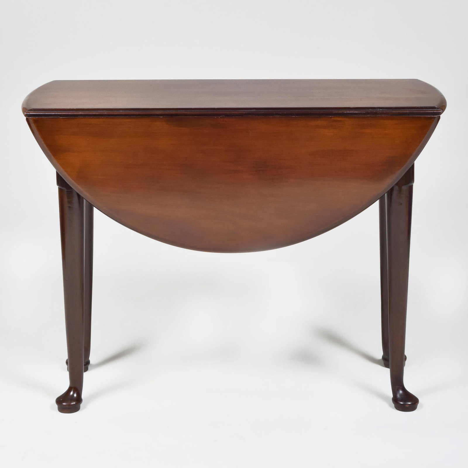 George III Mahogany Oval Drop-Leaf Table: George III Mahogany Oval Drop-Leaf Table 27 x 36 1/4 x 13 1/8 in. (closed), 27 x 36 1/4 x 36 in. (open).