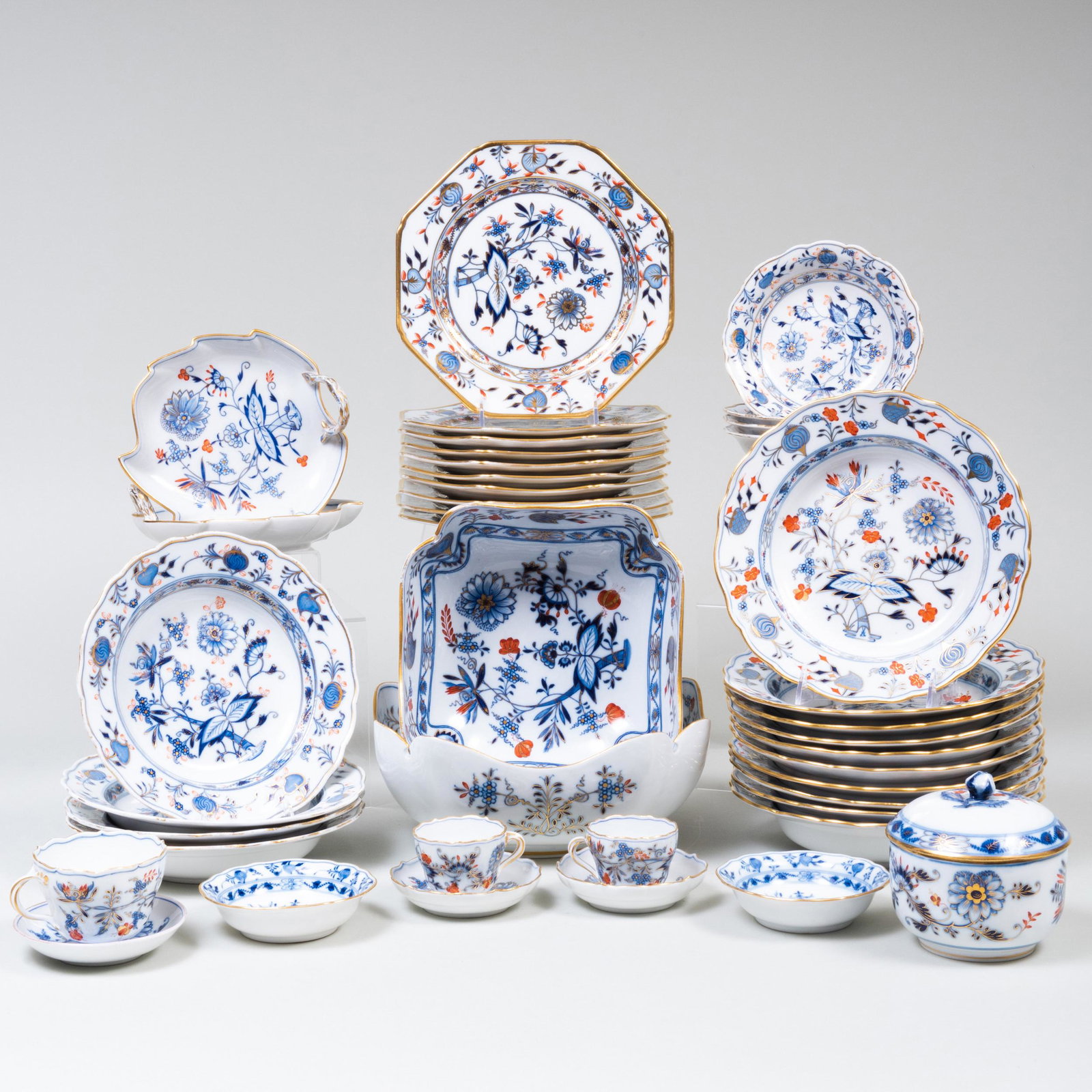 Meissen Porcelain Part Service in the 'Blue Onion Rich' (1 of 20)
