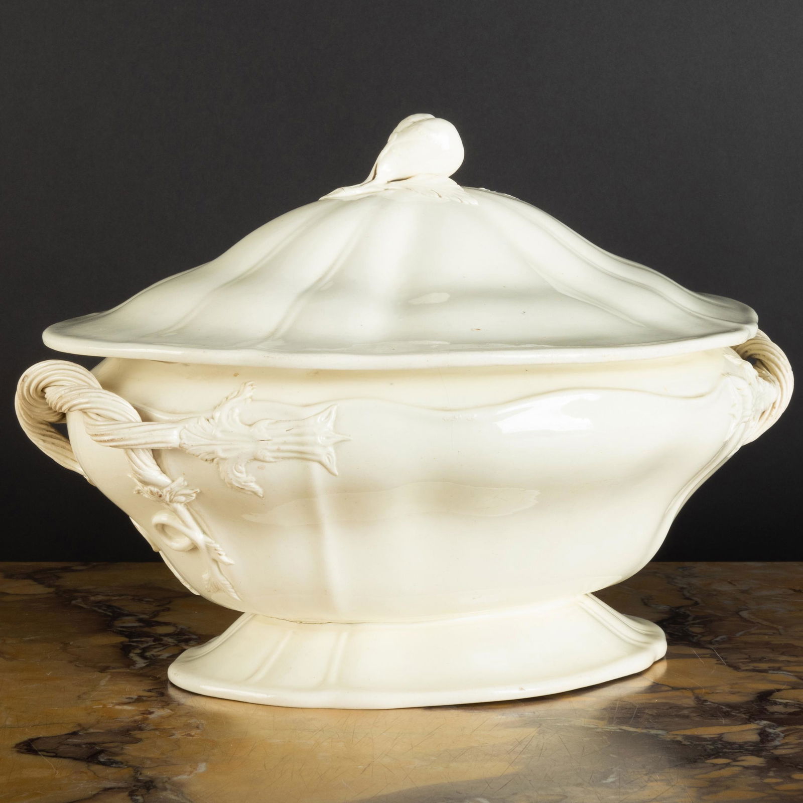 Leeds Creamware Oval Tureen and Cover (1 of 10)