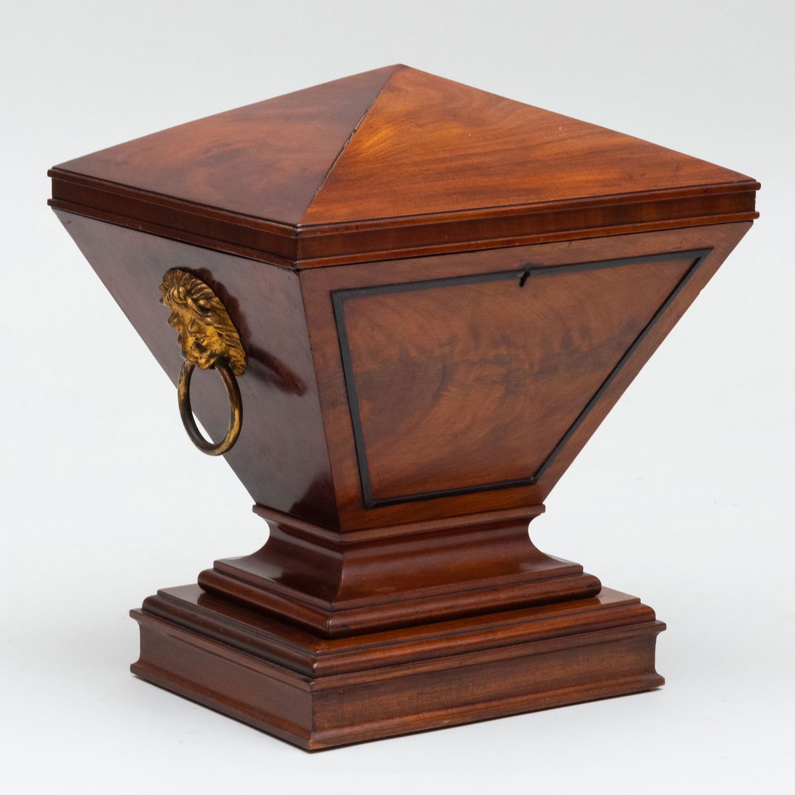 Regency Gilt-Metal-Mounted Mahogany Cellarette (1 of 10)