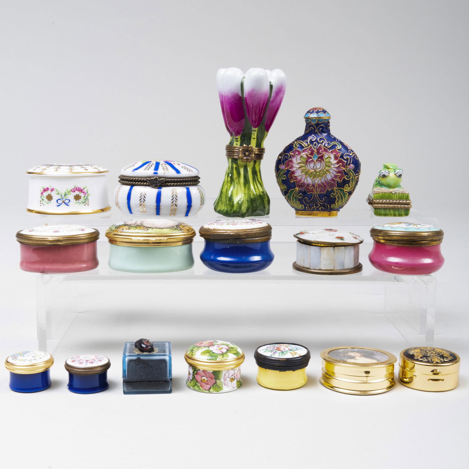 Group of Porcelain and Enamel Articles, of Recent (1 of 20)