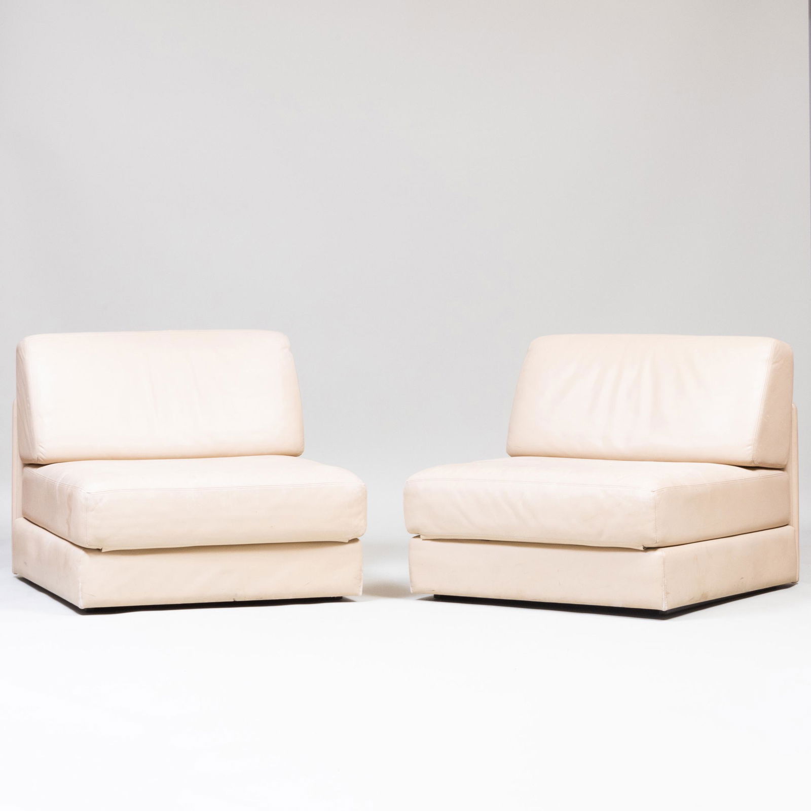 Pair of de Sede Taupe Leather Upholstered Chairs: Pair of de Sede Taupe Leather Upholstered Chairs 28 x 31 1/2 x 33 1/2 in.