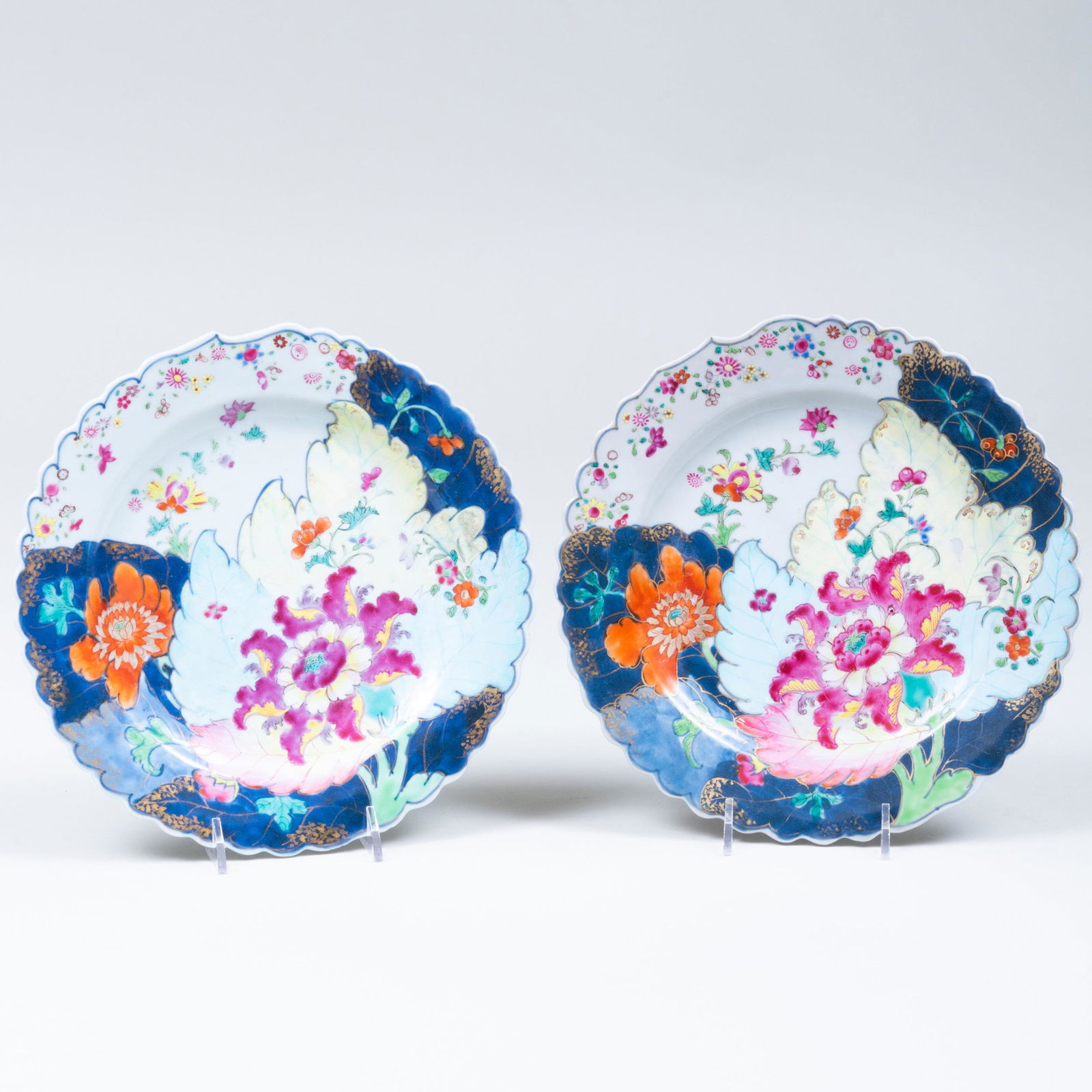 Pair of Chinese Export Porcelain 'Tobacco Leaf' Dinner (1 of 4)