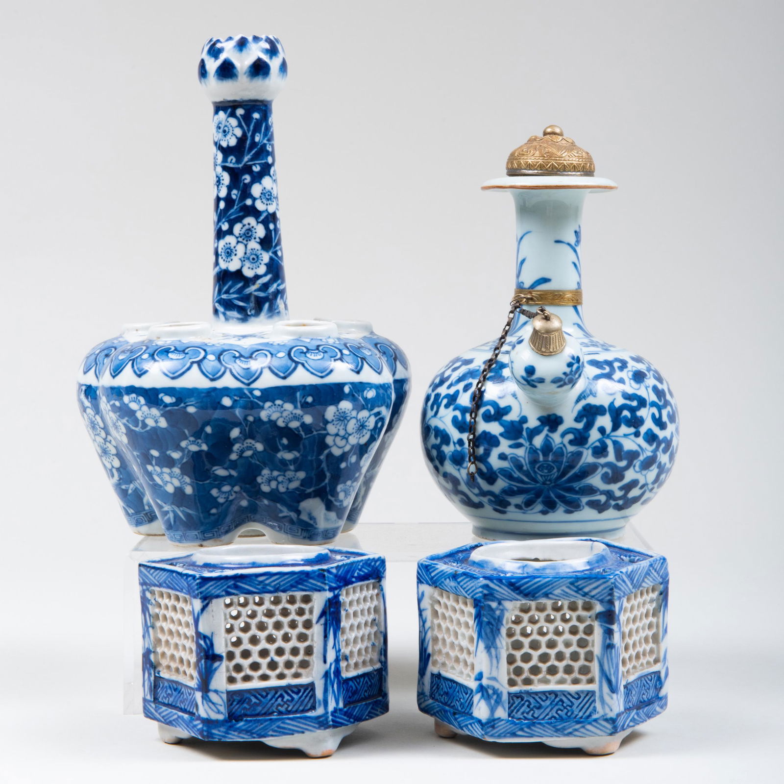 Group of Chinese Export Blue and White Porcelain (1 of 7)