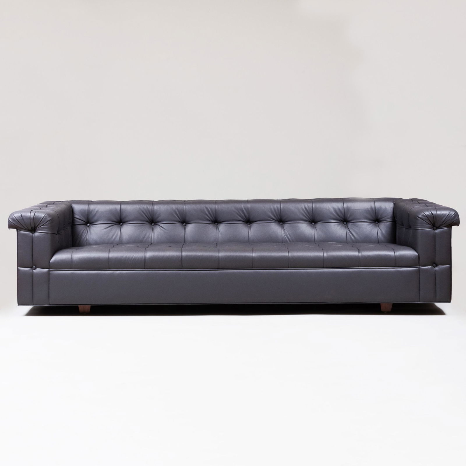 Dunbar Tufted Leather Chesterfield Sofa (1 of 7)
