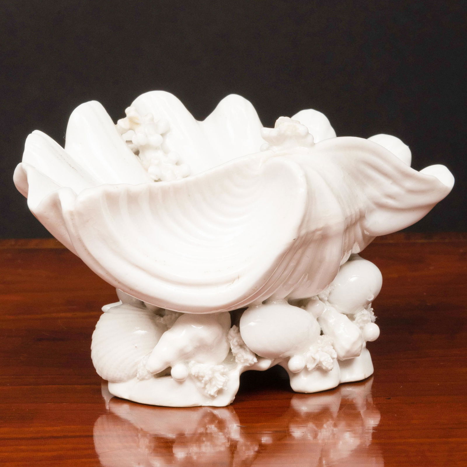 Bow White Glazed Porcelain Shell Form Condiment Dish (1 of 8)
