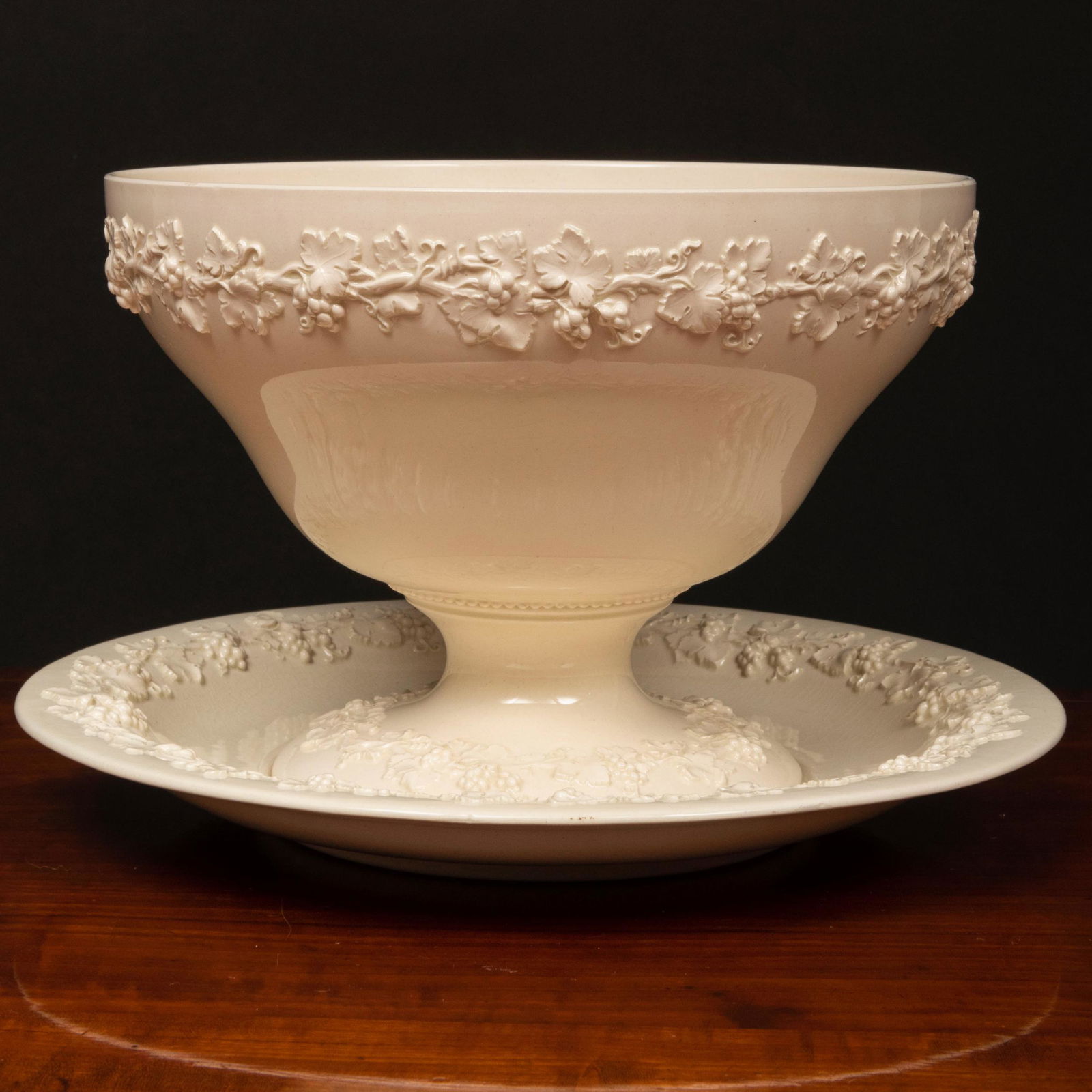 Wedgwood Creamware Bowl and Stand (1 of 12)