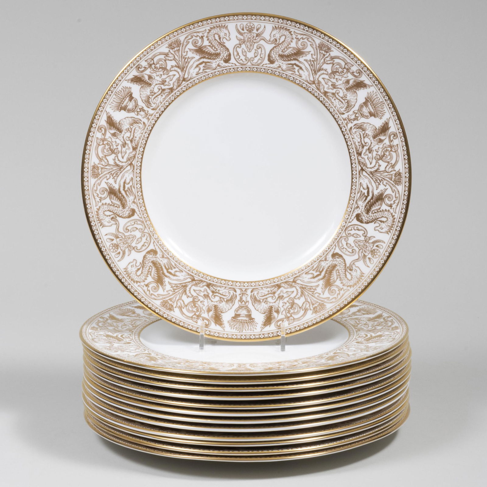 Set of Thirteen Wedgewood Porcelain Plates in the (1 of 6)