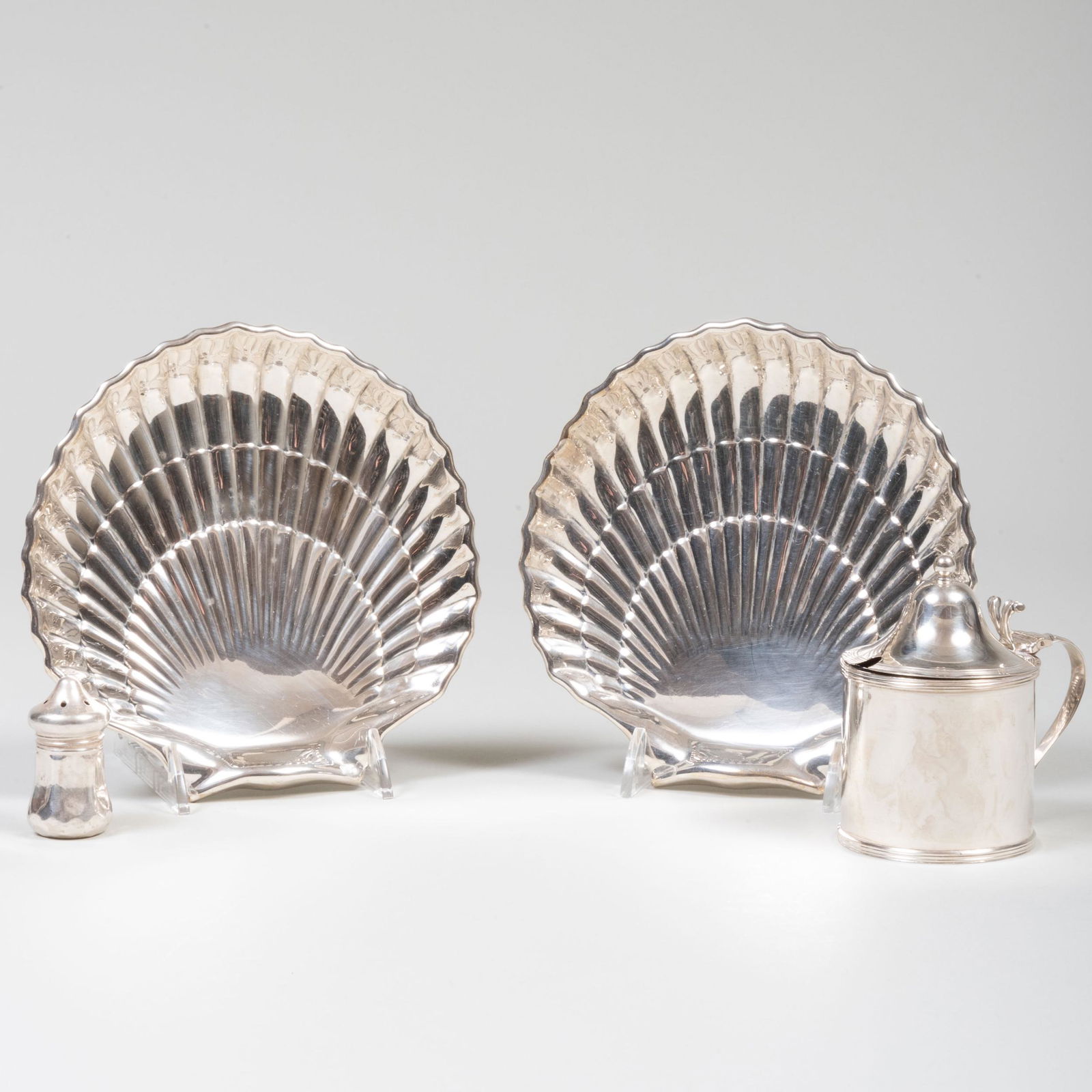 Pair of Gorham Silver Shell Dishes (1 of 20)