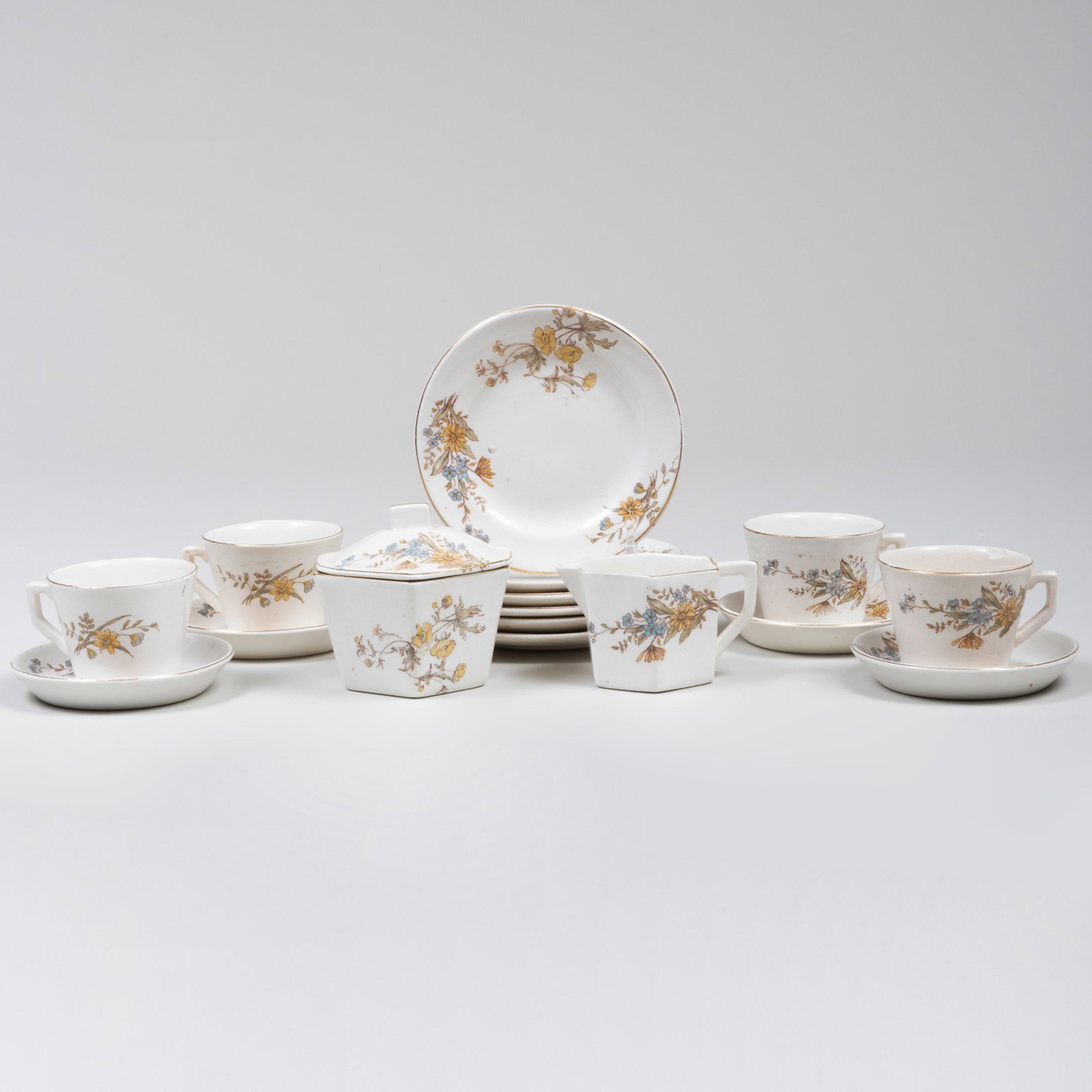 Children's Porcelain Tea Wares: Children's Porcelain Tea Wares Unmarked. Comprising: Four teacups and saucers Six plates A cream jug A sugar bowl and cover The teacups 1 3/4 in. high, (12 pcs).