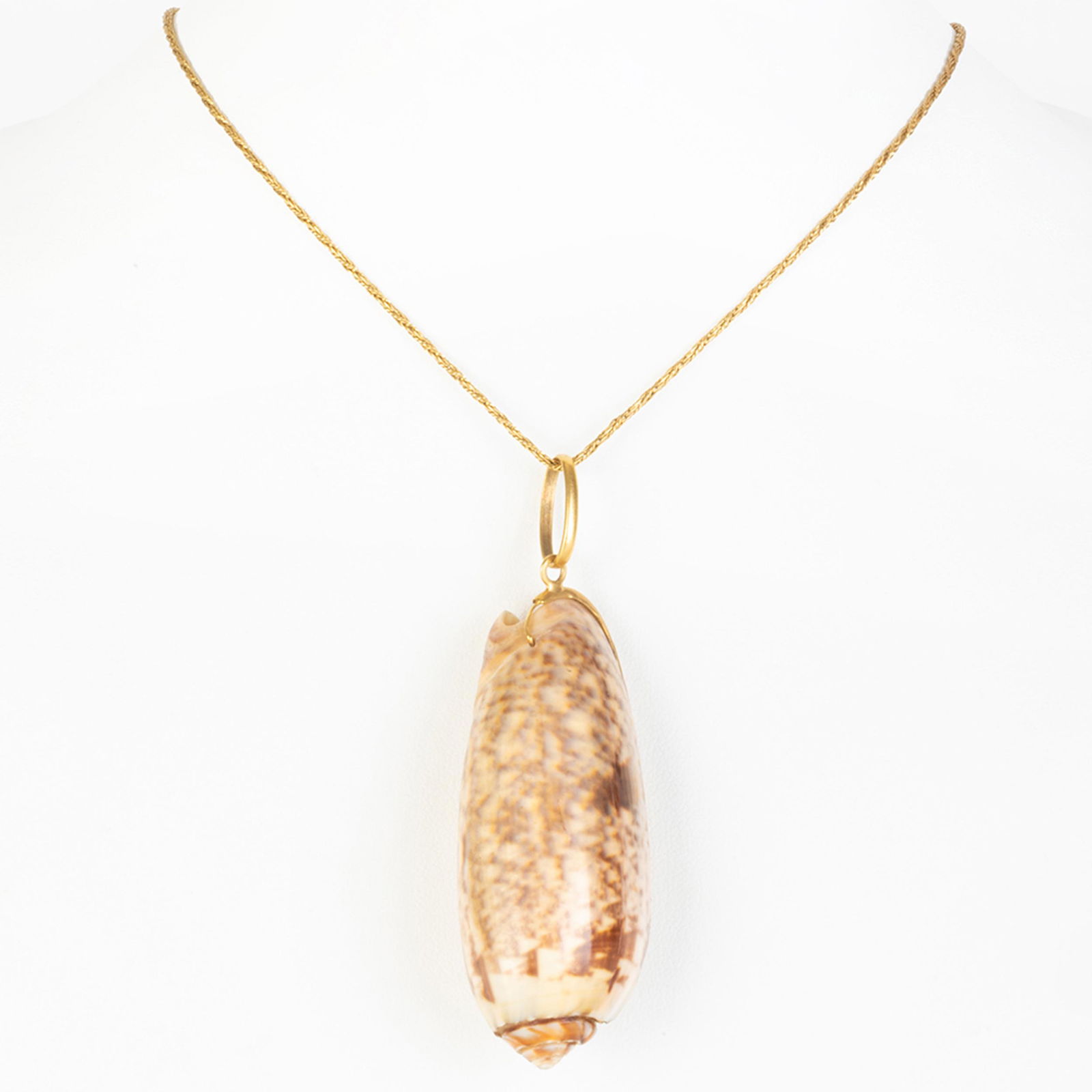 18k Gold and Shell Pendant Necklace (1 of 5)