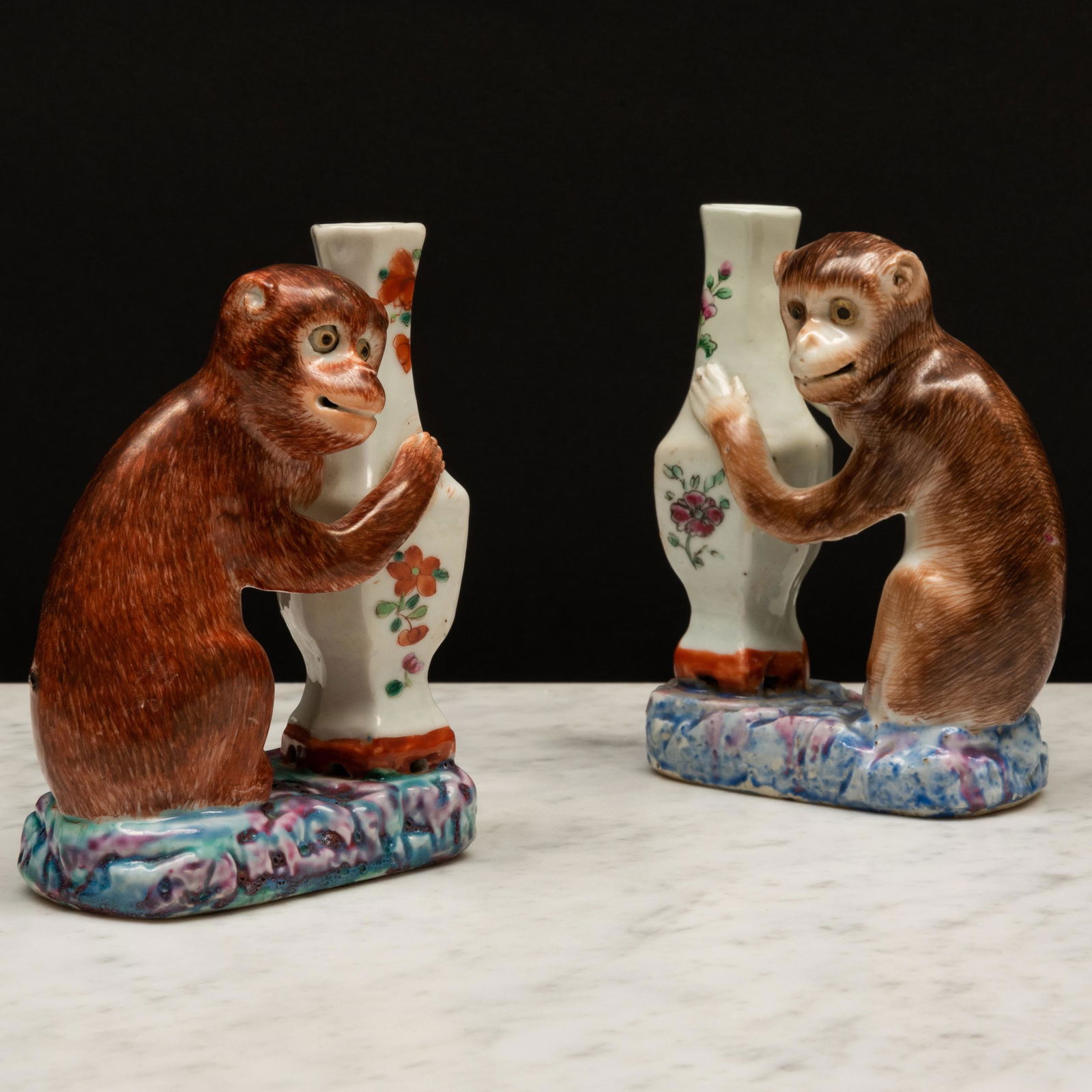 Pair of Chinese Export Porcelain Models of Monkeys with Vases (1 of 8)