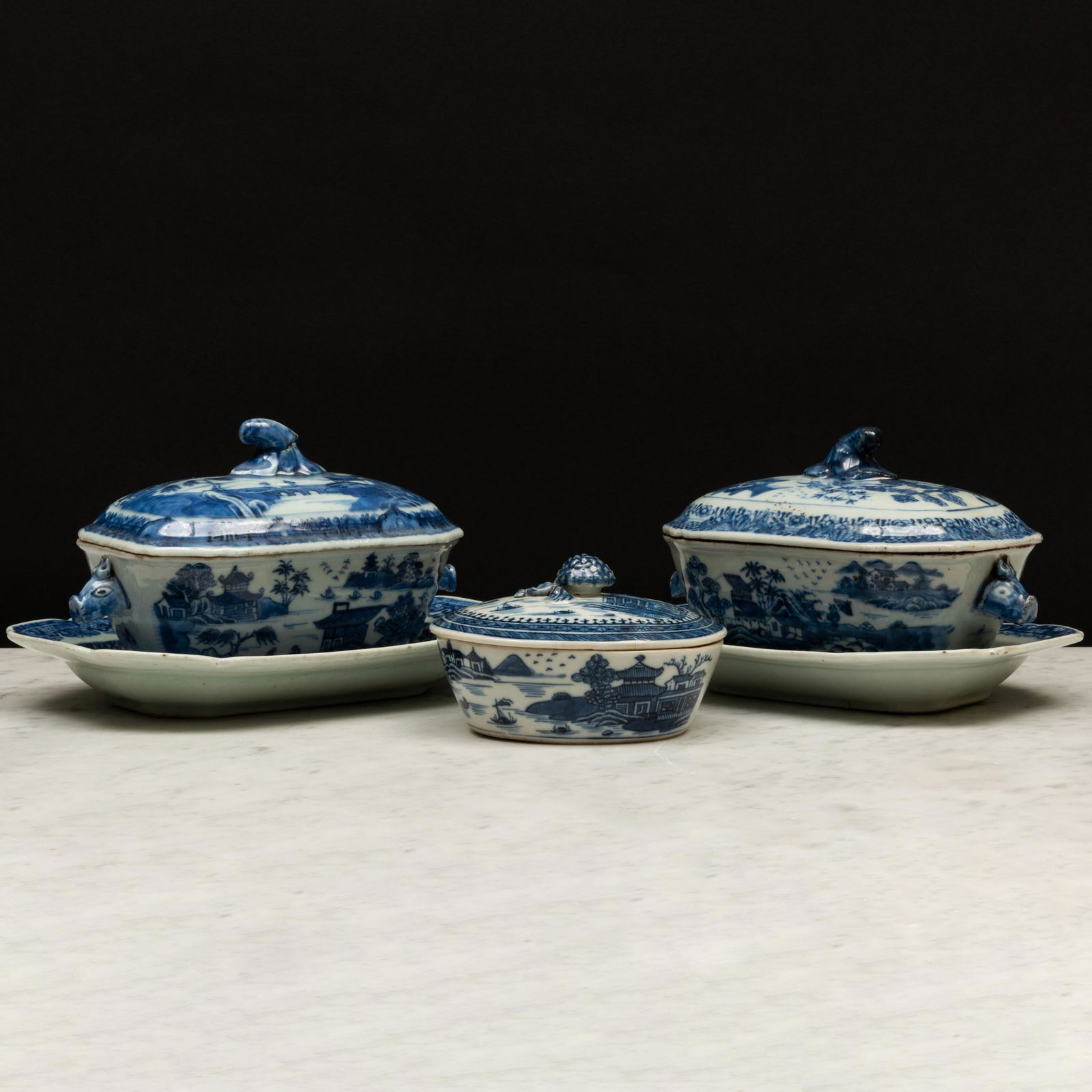 Group of Chinese Export Blue and White Porcelain Wares (1 of 17)