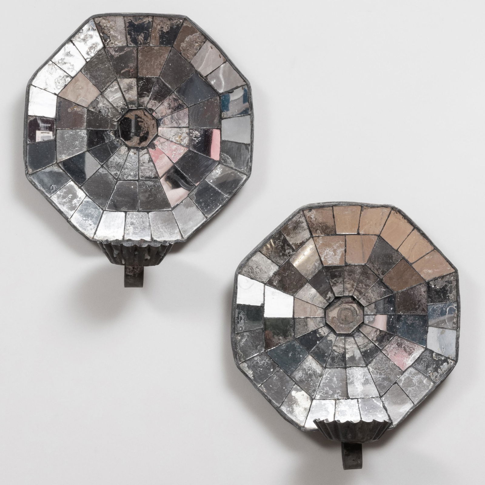 Pair of American Colonial Mirrored Lead and Tôle Octagonal Wall Sconces (1 of 12)