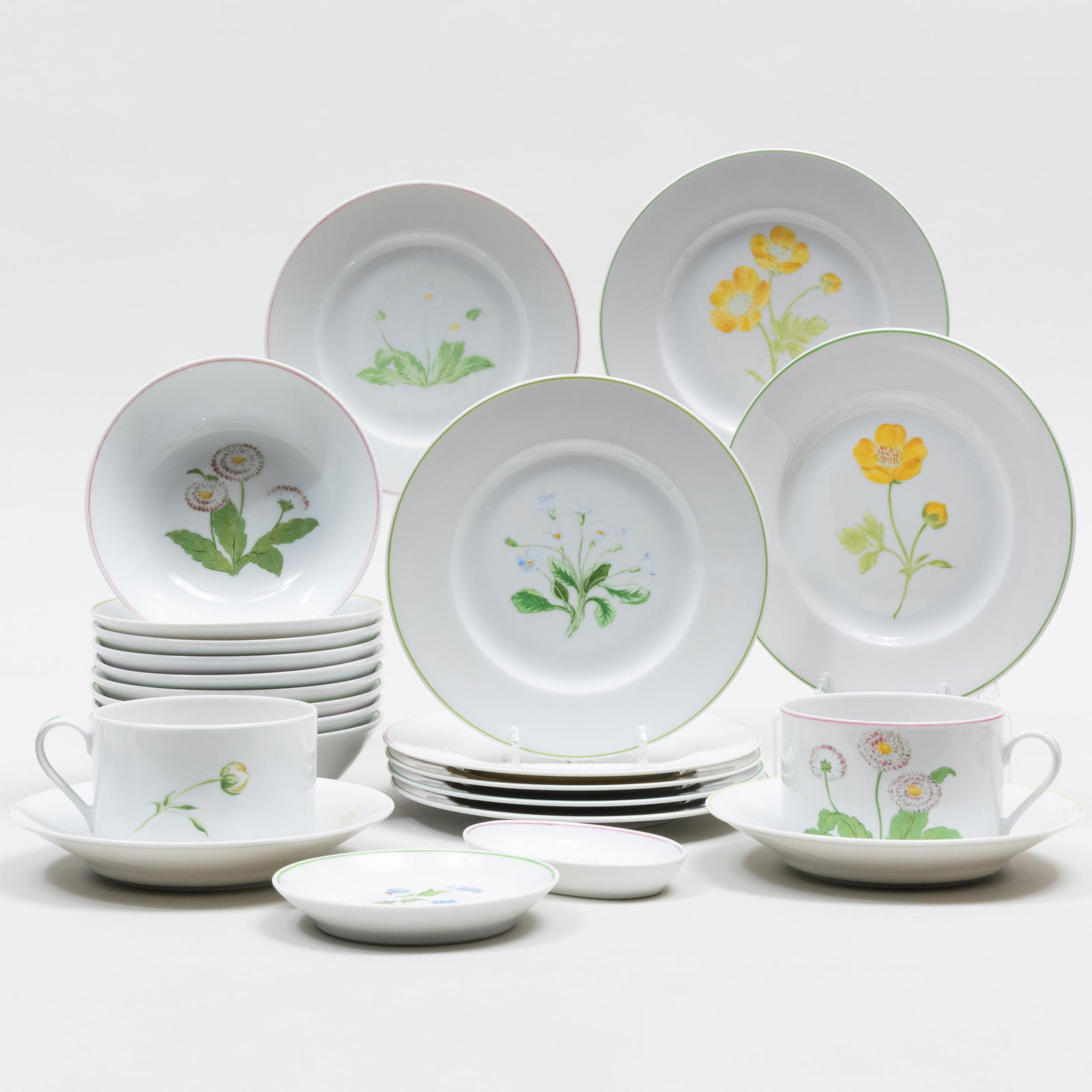 Assembled Christian Dior for Limoges Porcelain Part Dessert Service (1 of 20)