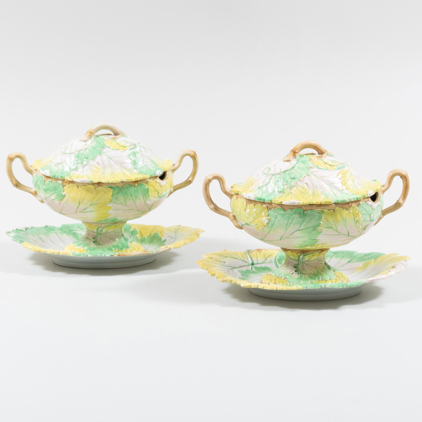 Pair of Wedgwood Pearlware Leaf Form Sauce Tureens, Covers and Underplates (1 of 10)