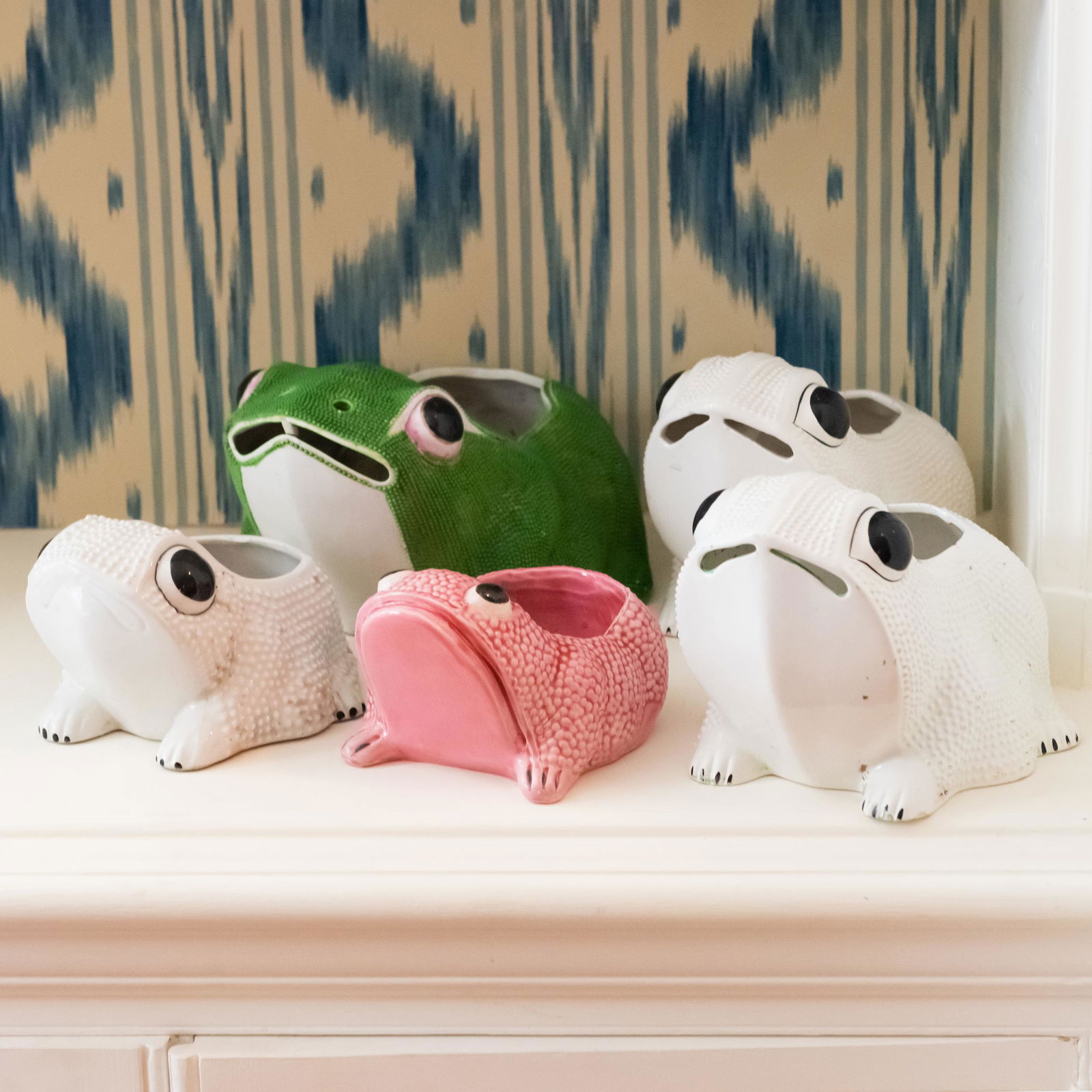 Group of Five Chinese Export Style Porcelain Frog Form Porcelain Jardineres (1 of 14)