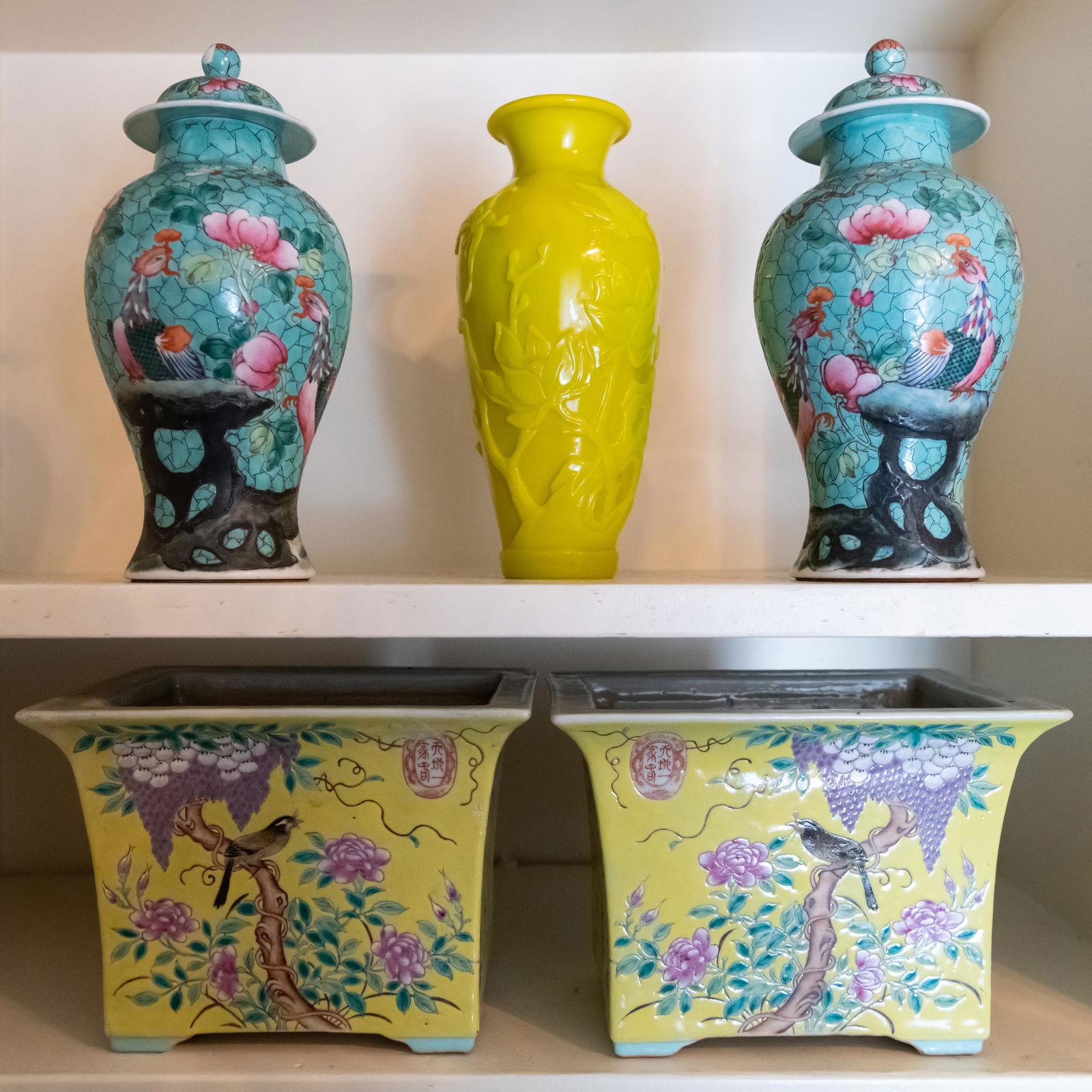 Group of Chinese Porcelain Vessels and a Glass Vase (1 of 18)