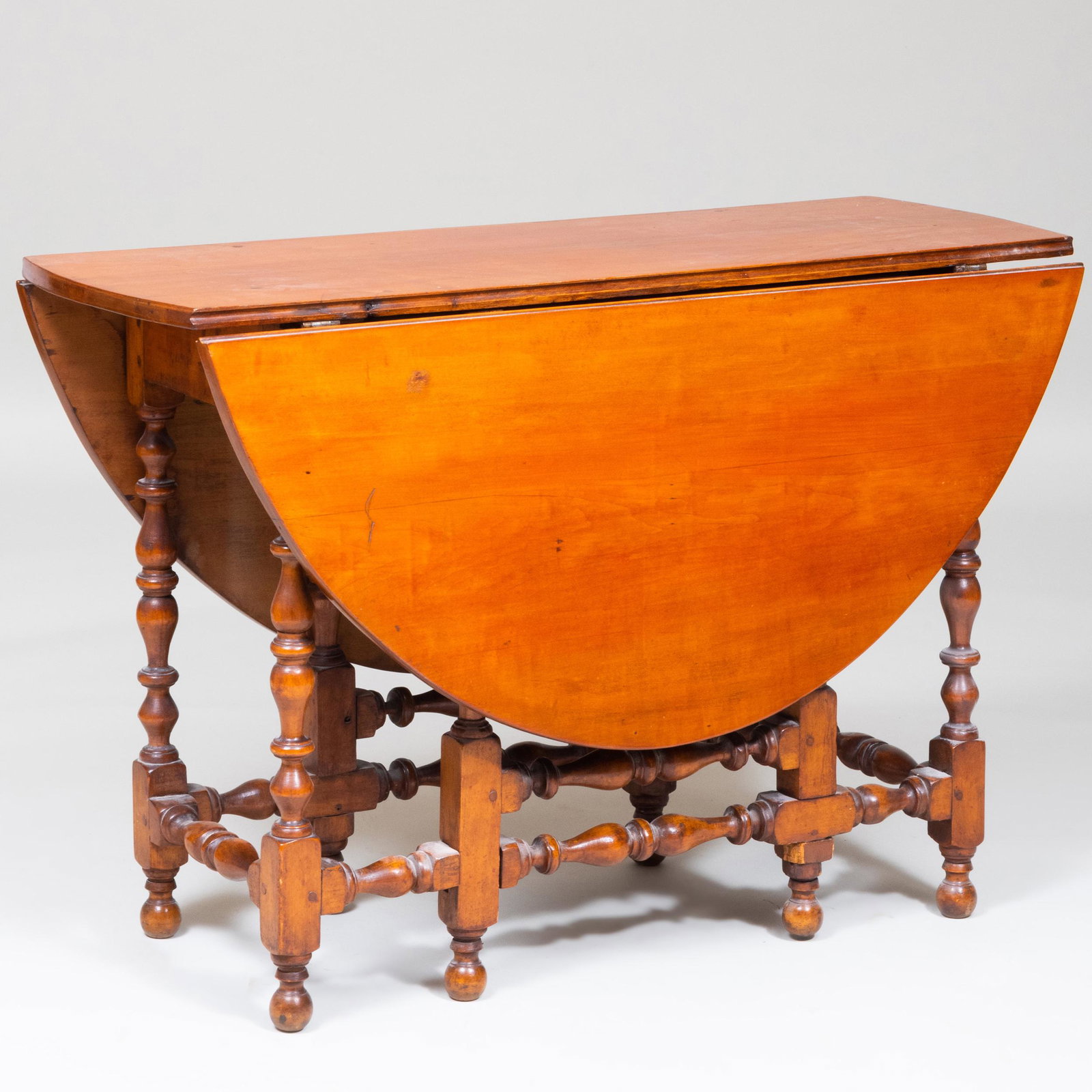 William and Mary Maple Drop-Leaf Gate-Leg Table, Massachusetts (1 of 8)