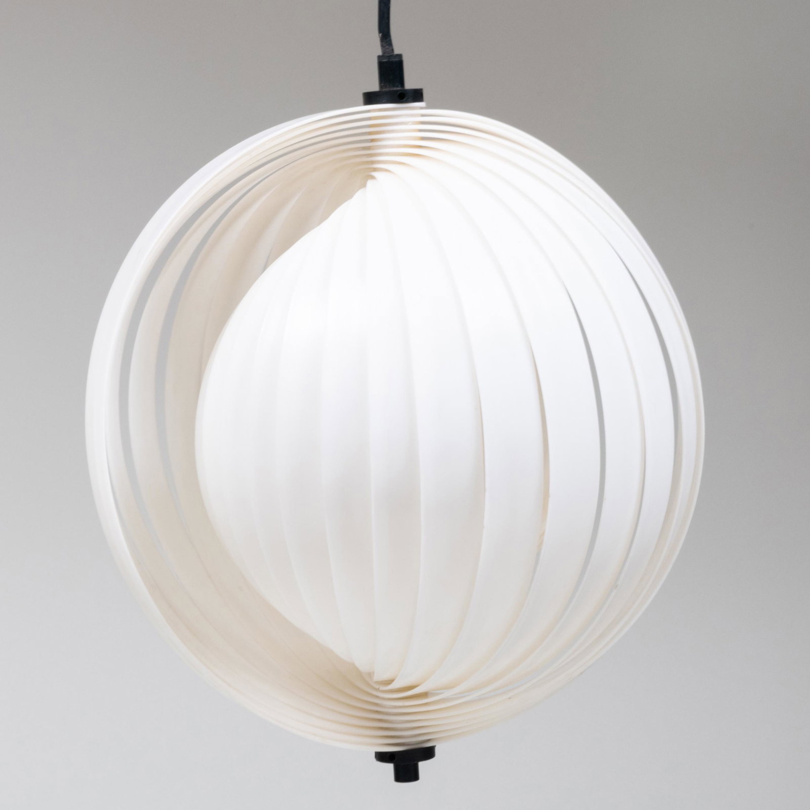 MOMA Composite Pendant Lamp (1 of 11)