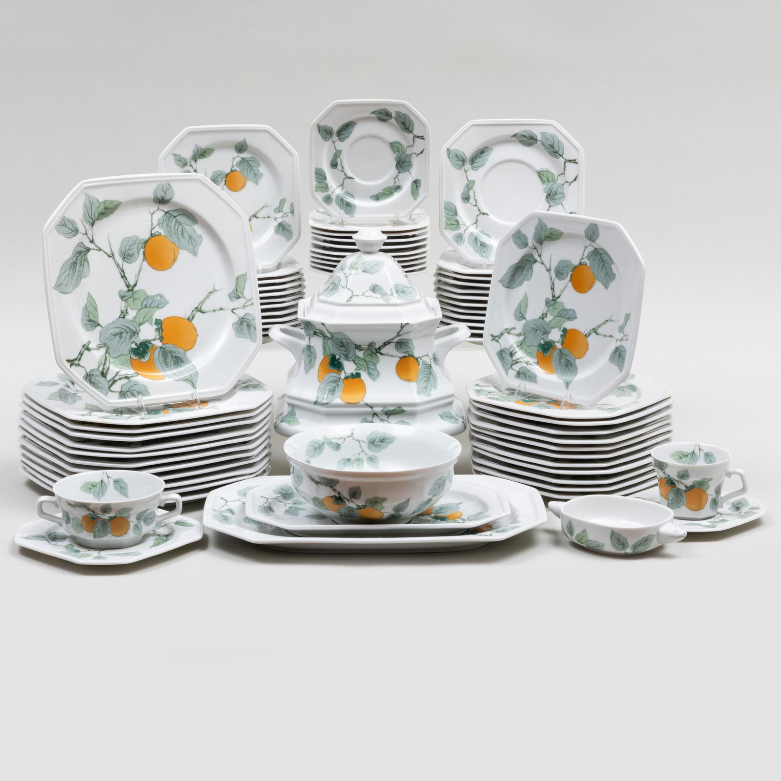 Galerie de Porcelaine Service in the 'Lombardia Apricot' Pattern (1 of 20)