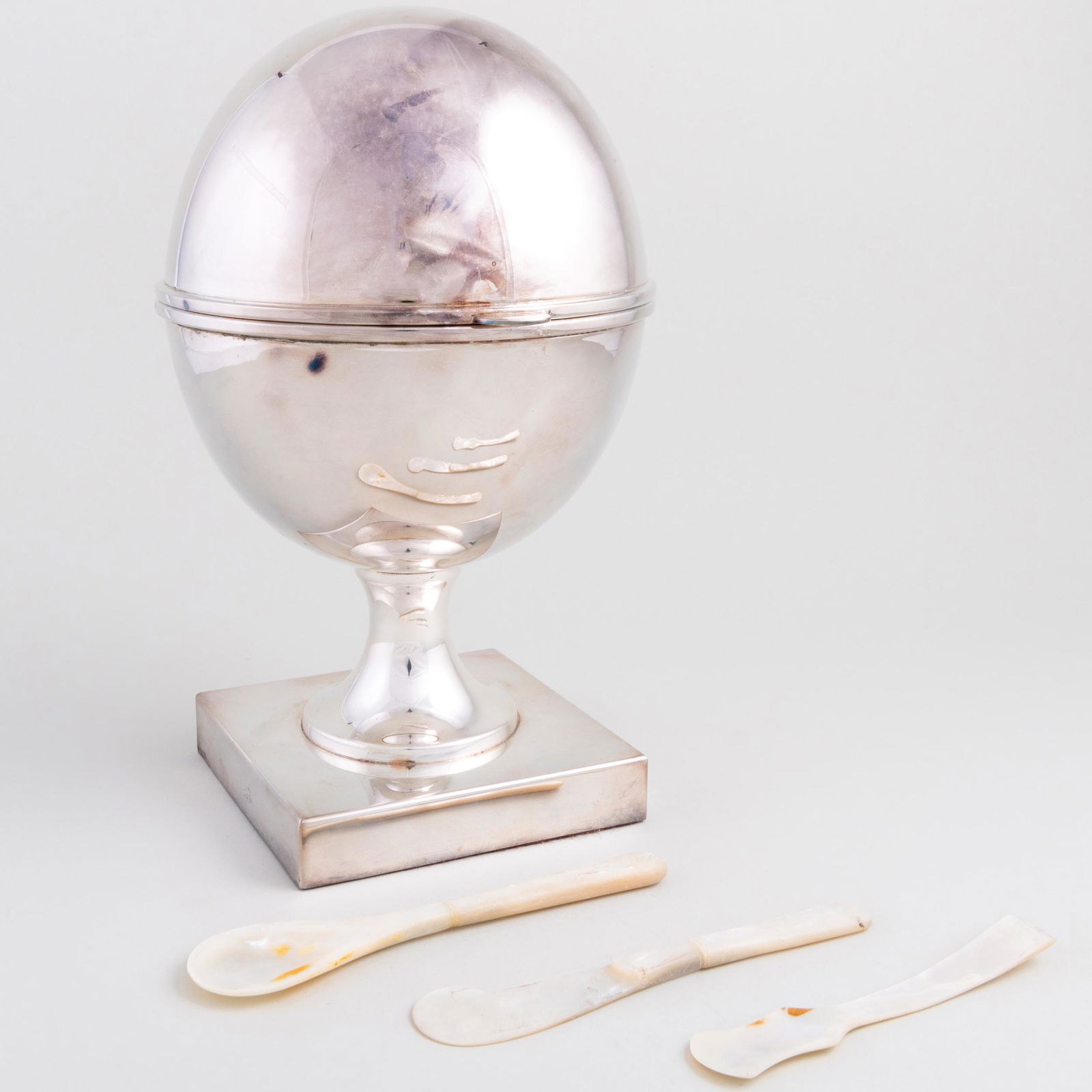 Silver Plate Caviar Server with Three Mother-of-Pearl Utensils (1 of 8)