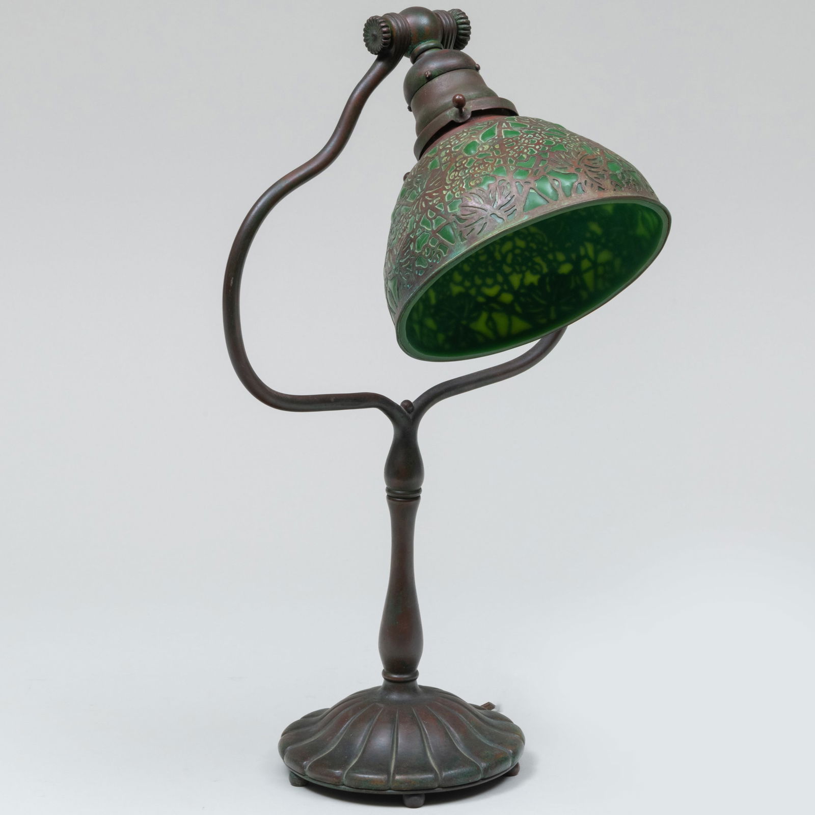 Tiffany Studios Bronze and Glass Harp 'Grapevine' Table Lamp (1 of 8)