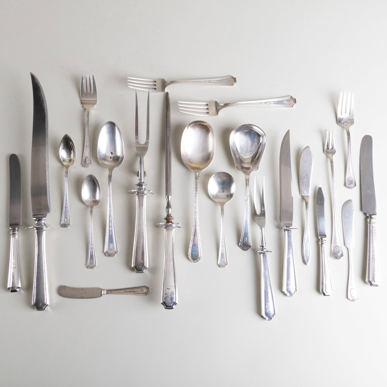 Set of American Silver Flatware: Set of American Silver Flatware Marked 'Sterling'. Comprising: Seven dinner knives with steel blades and filled handles Seven lunch knives with steel blades and filled handles Ten dinner forks