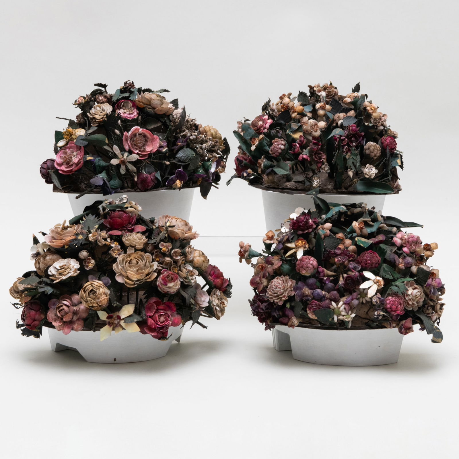 Group of Four Shellwork and Painted Tôle 'Floral' Wall Appliques (1 of 12)