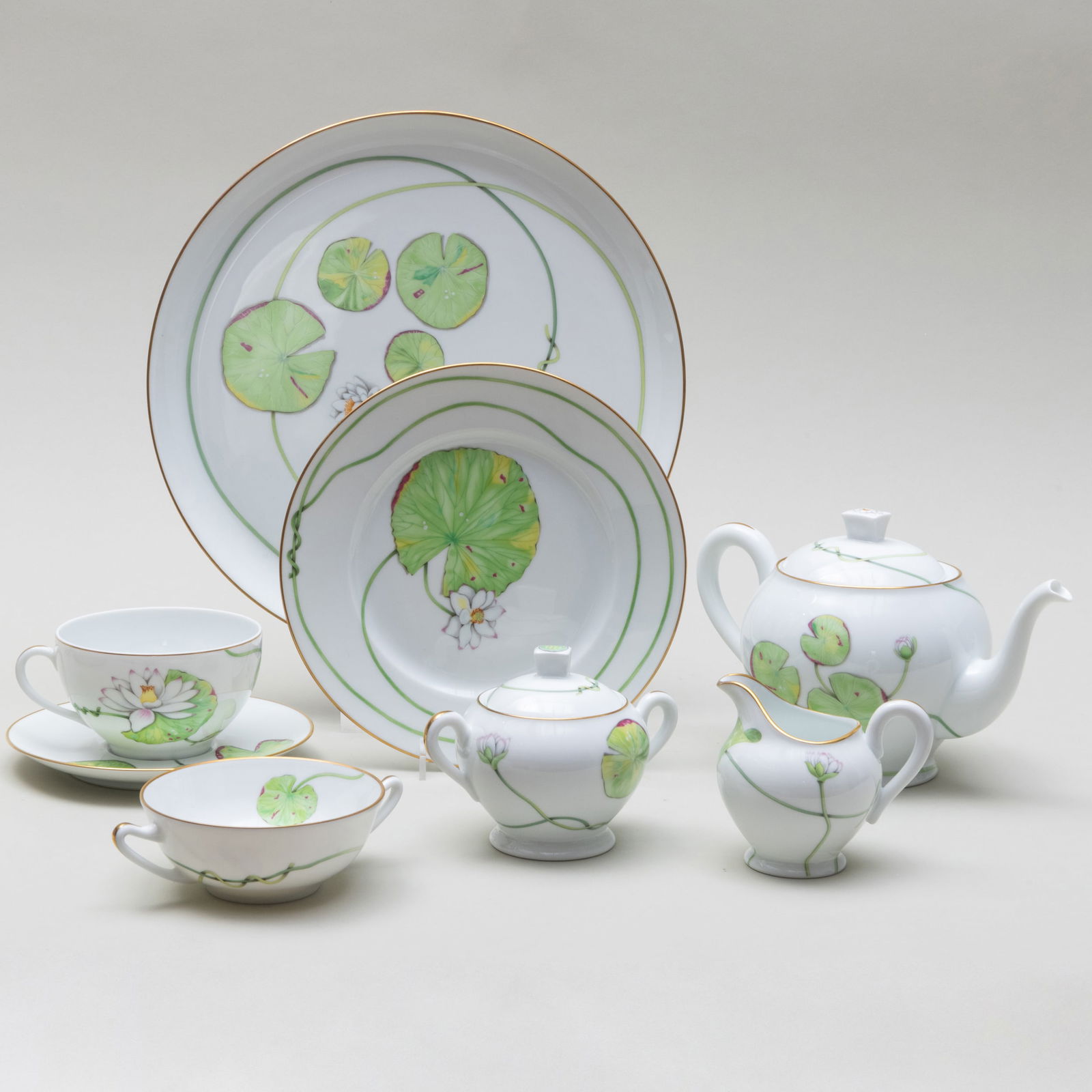 Hermes Porcelain Table Service in the 'Nil' Pattern (1 of 20)