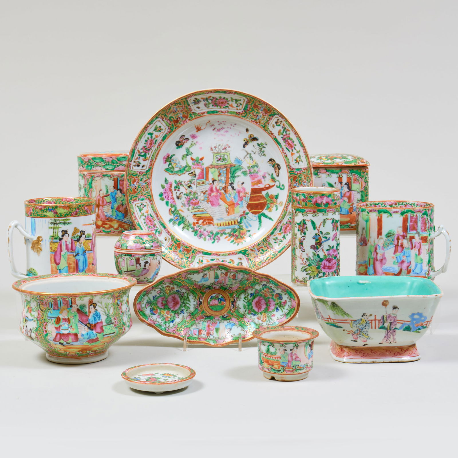 Group of Chinese Export Rose Medallion Accessories (1 of 20)