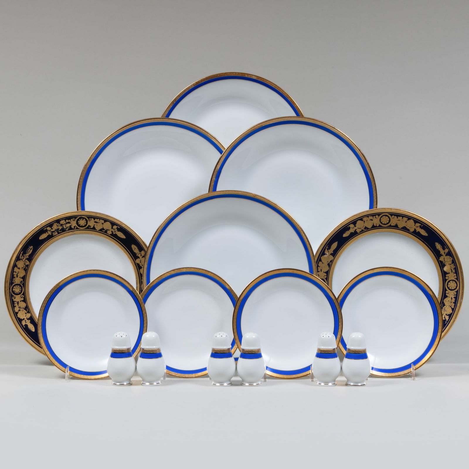 Assembled Darte Feres and Ginori Blue Ground Porcelain Part Dinner Service (1 of 20)
