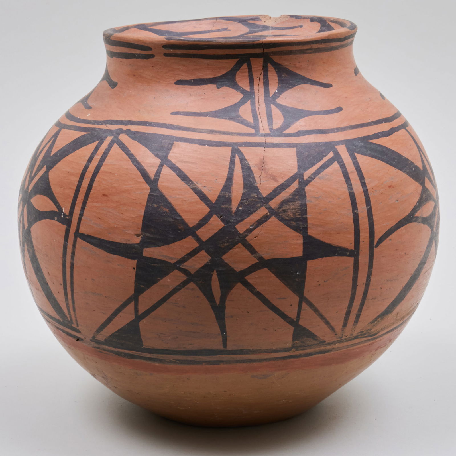 San Ildefonso Black and Red Pottery Olla (1 of 11)