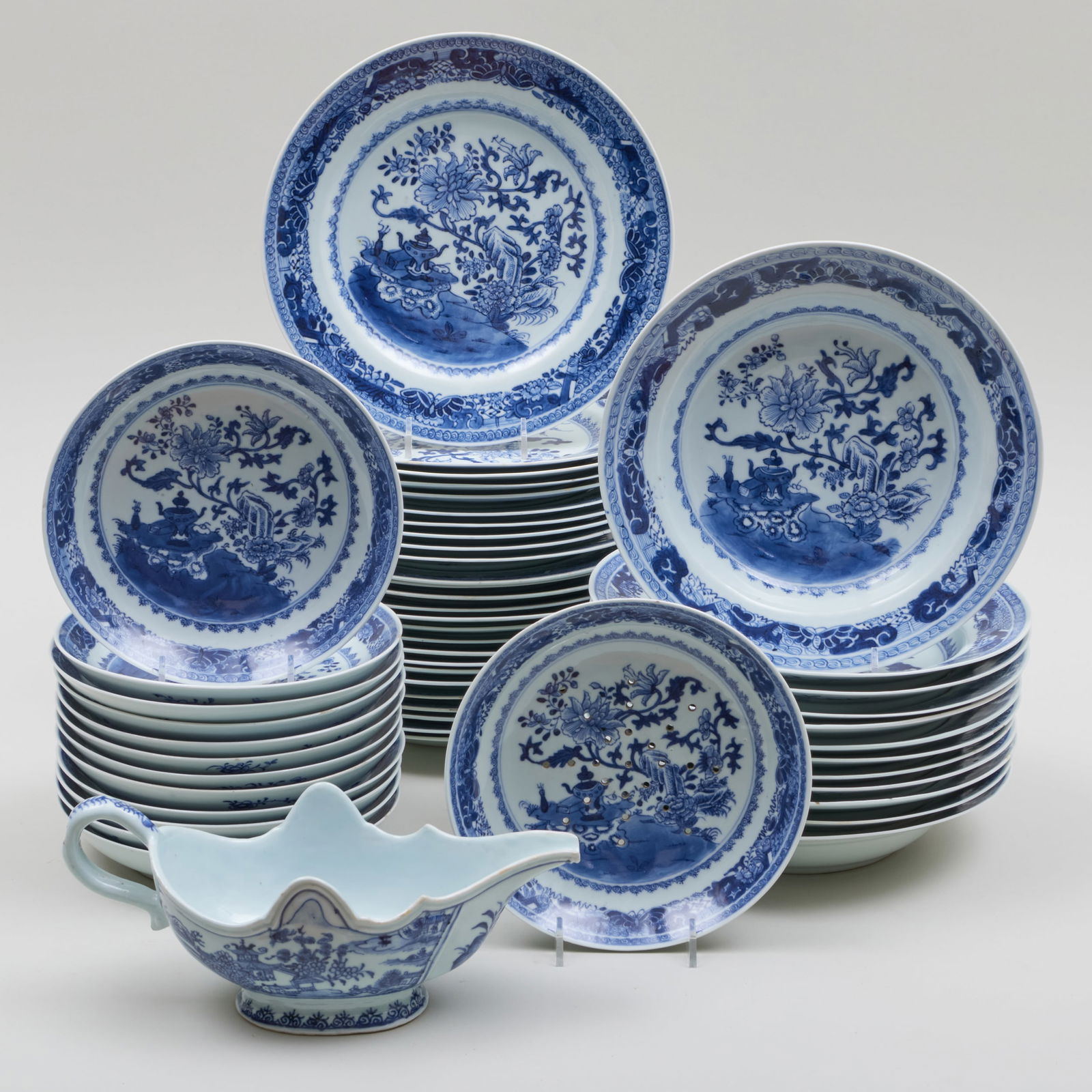 Chinese Blue and White Porcelain Part Dinner Service (1 of 20)