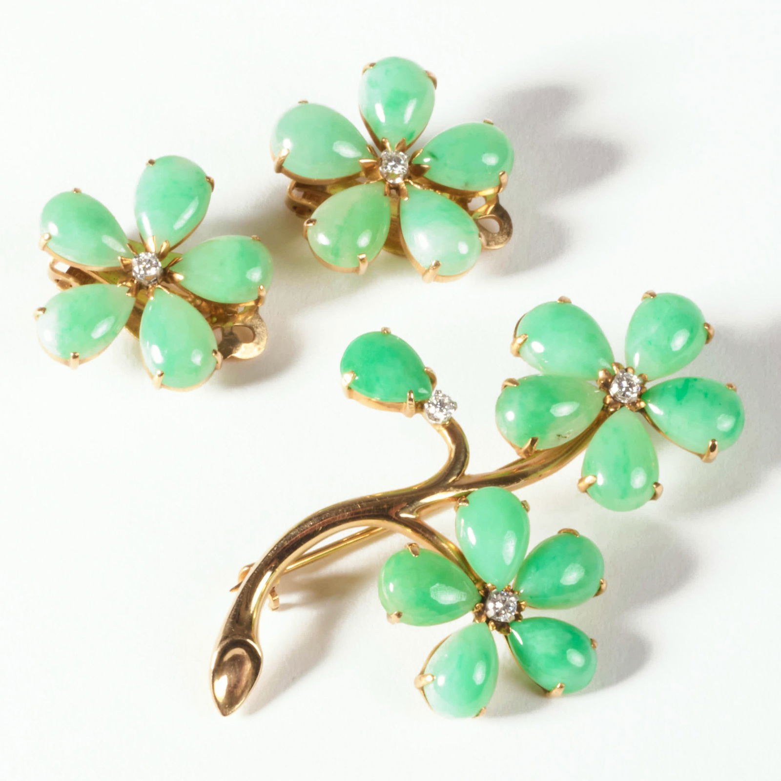 Pair of 14k Gold, Jade and Diamond Floral Earrings and a Matching Brooch (1 of 10)