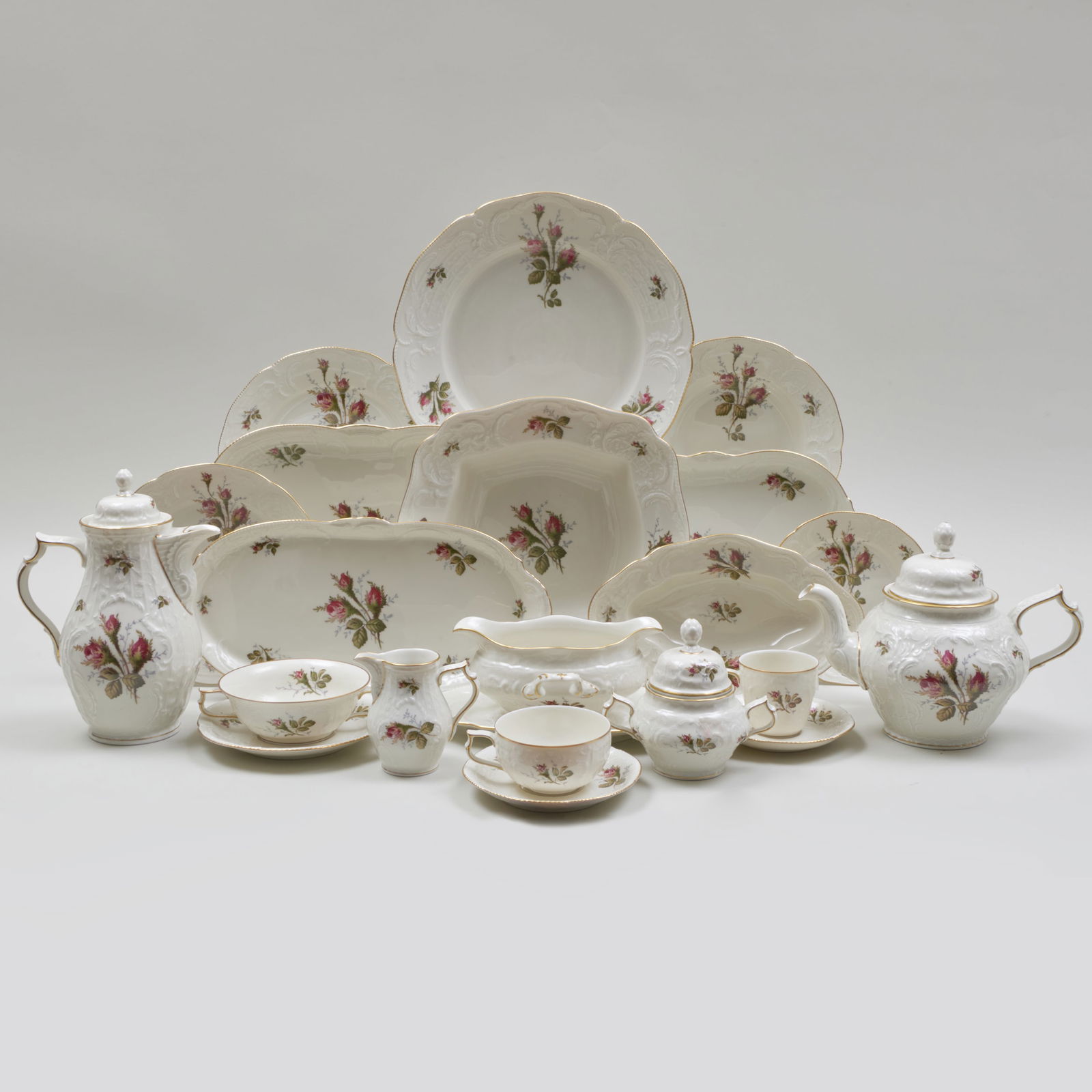 Rosenthal Sanssouci Porcelain Dinner Service in the 'Moss Rose' Pattern (1 of 20)