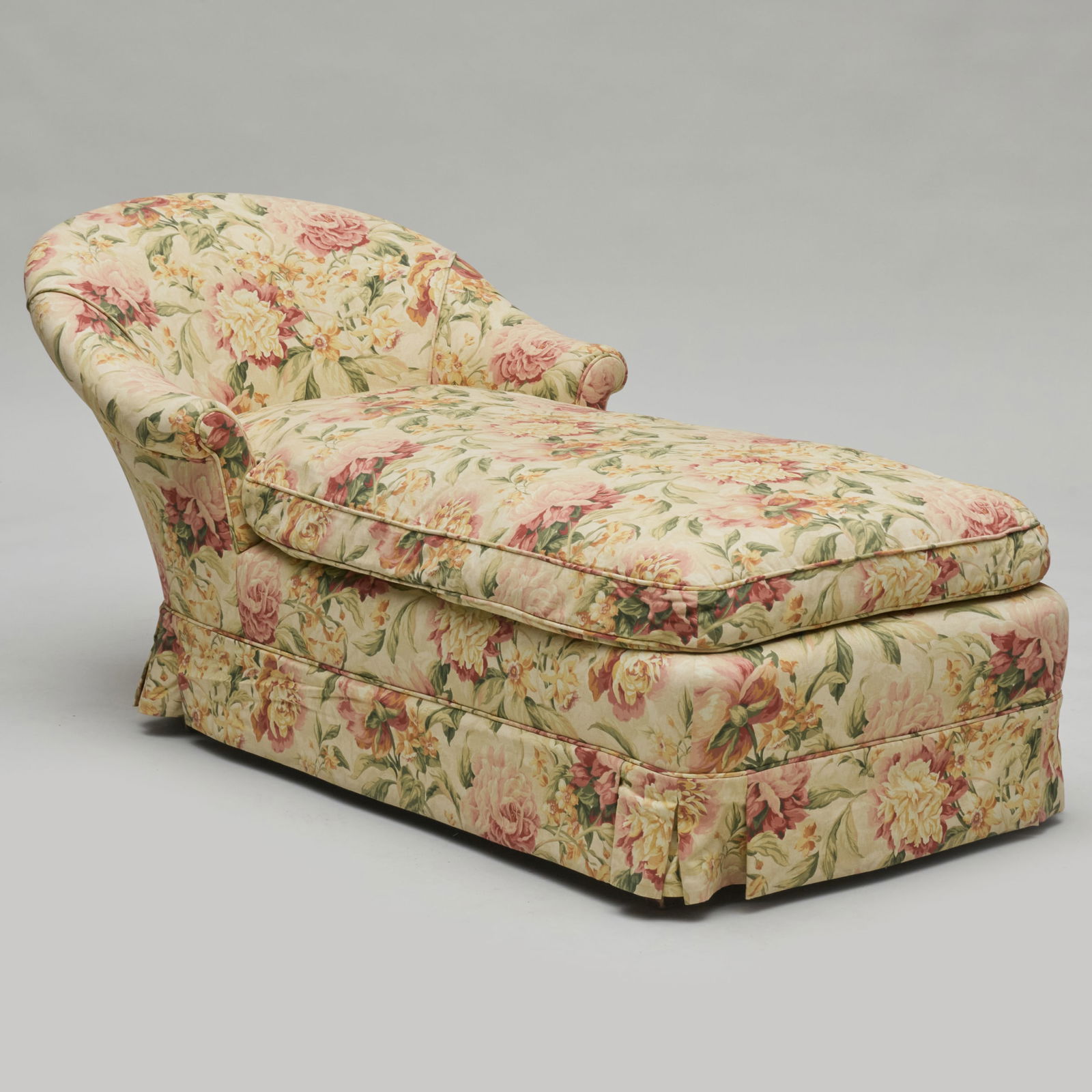 Geoffrey Bennison Floral Upholstered Chaise Lounge: Geoffrey Bennison Floral Upholstered Chaise Lounge 30 x 5 ft. 10 in. x 32 1/2 in., seat height 18 in. Note: This piece was located in the country house which Renzo Mongiardino also designed. A New Yor