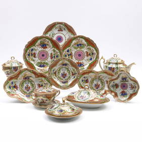 Chamberlains Worcester Porcelain 'Dragons in Compartments' Part Service (1 of 20)