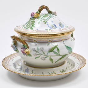 Royal Copenhagen Porcelain 'Flora Danica' Soup Tureen, Cover and Stand (1 of 16)