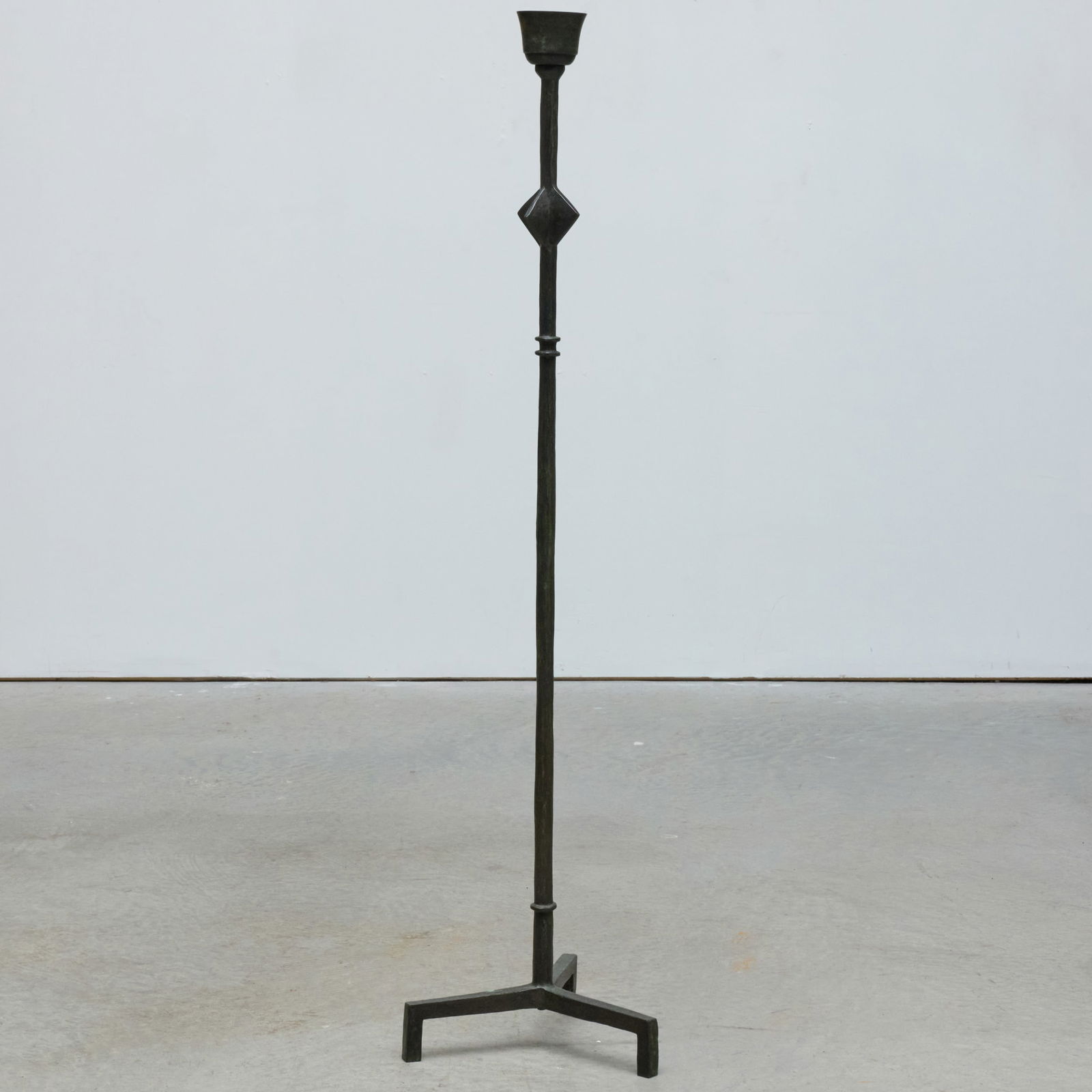 After Alberto Giacometti (1901-1966) Lampadaire Etoile: After Alberto Giacometti (1901-1966) Lampadaire Etoile Bronze. 5 ft. 1 1/4 x 15 x 15 in.